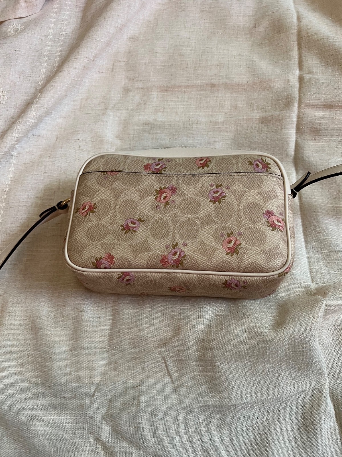 Assorted Coach purses, totes & wallets & Michael Kors tote. More pics, just ask.