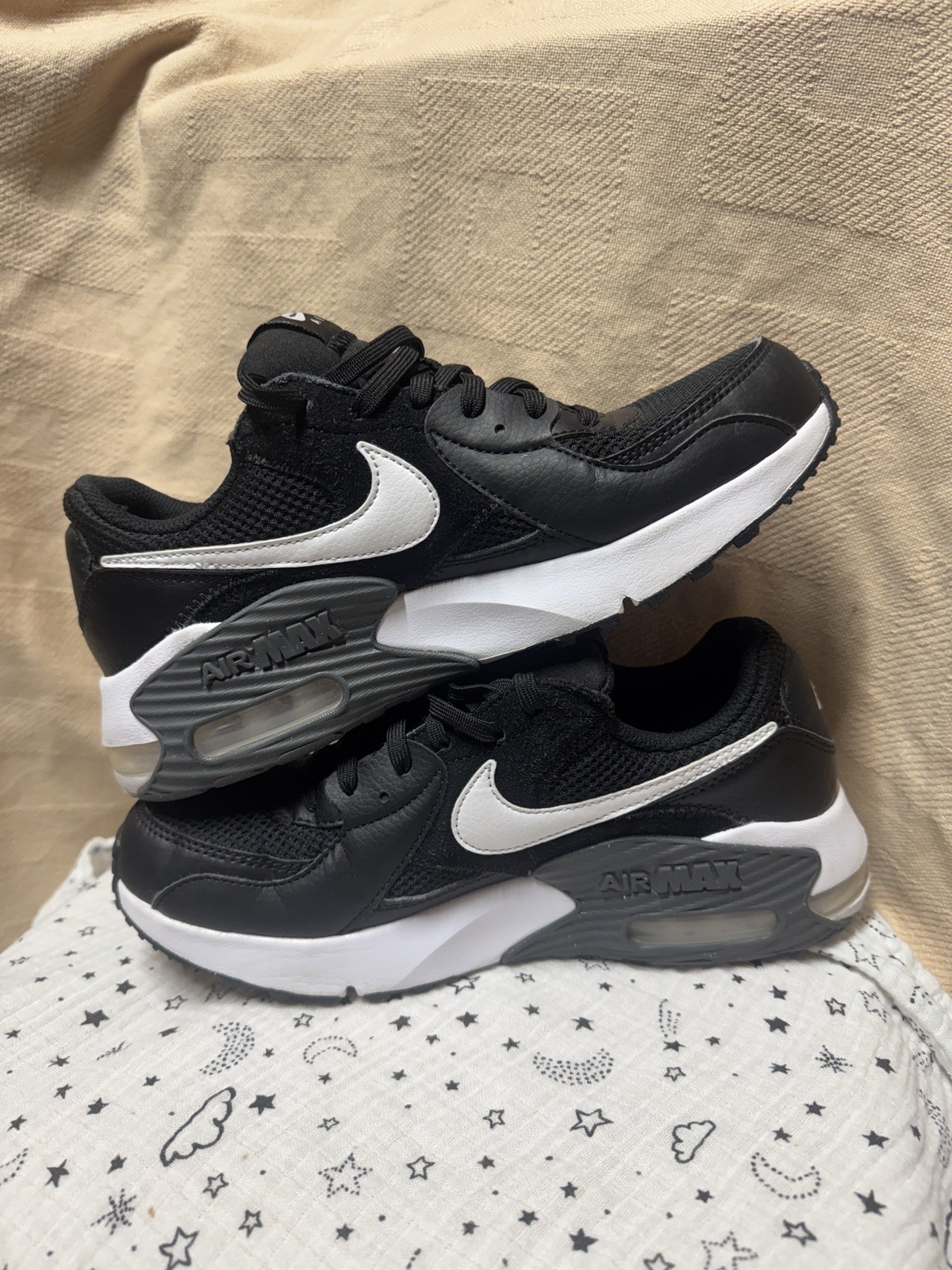 Nike Air Max Excee Sneakers Black/White, Size 7 women’s. *Tag says 8. Fit like 7