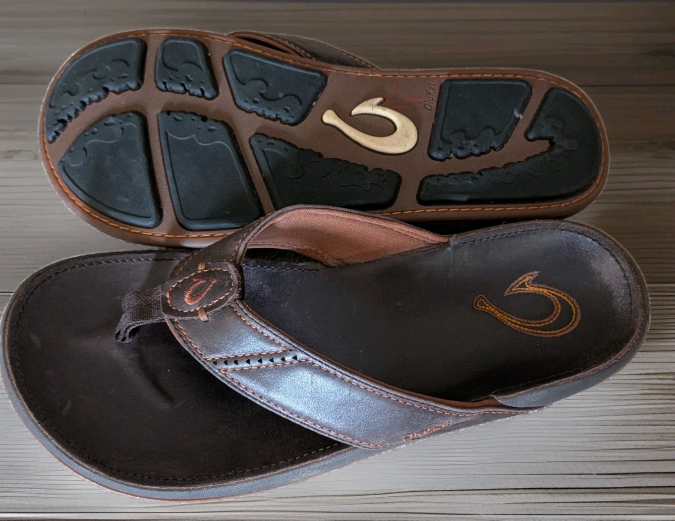 OluKai Nui Mens US 10 EU 43 Sandals Brown Leather Flip-Flops Thongs Beach