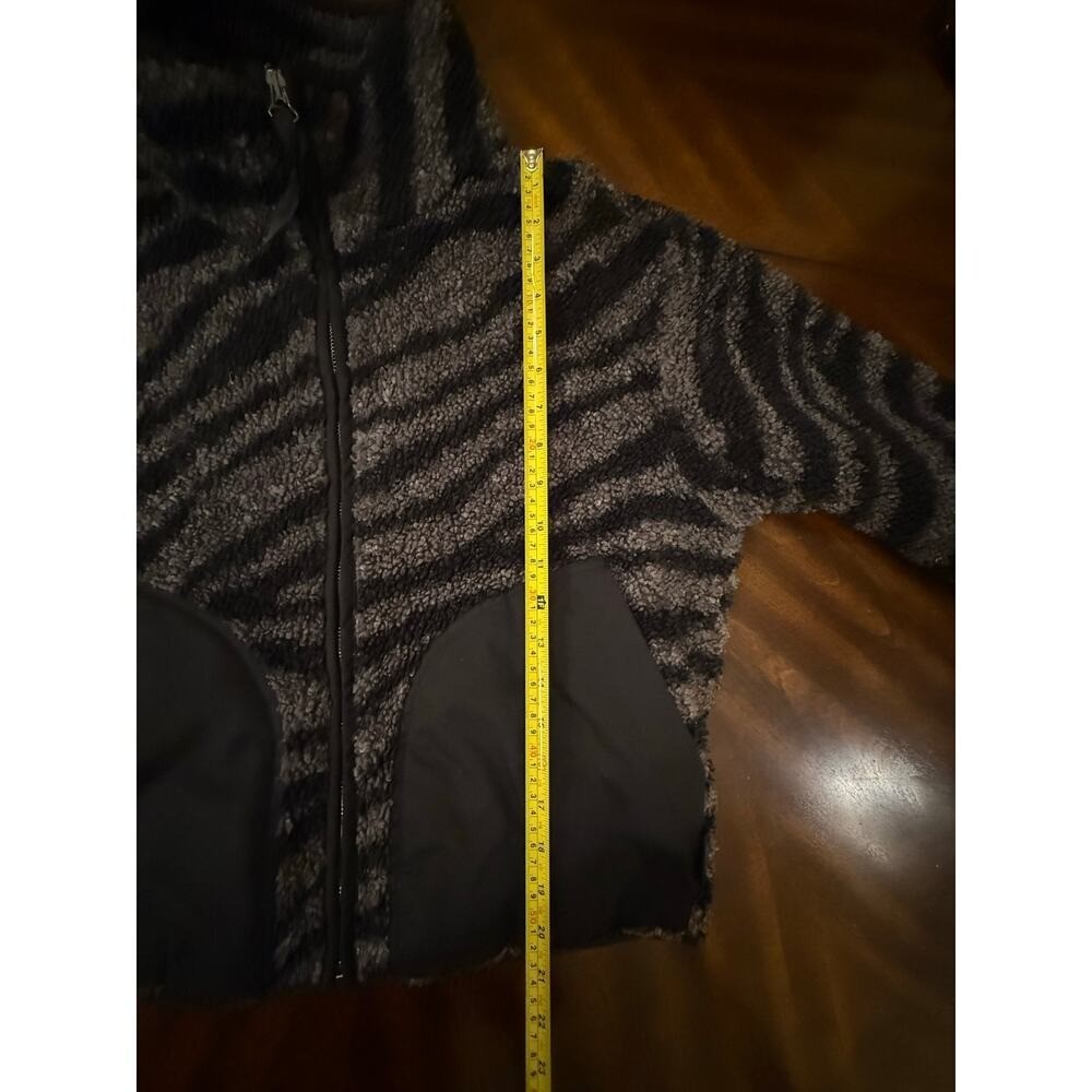 Varley Womens Zebra Print Fleece Zip Jacket Size M Grey Black Cozy Athleisure