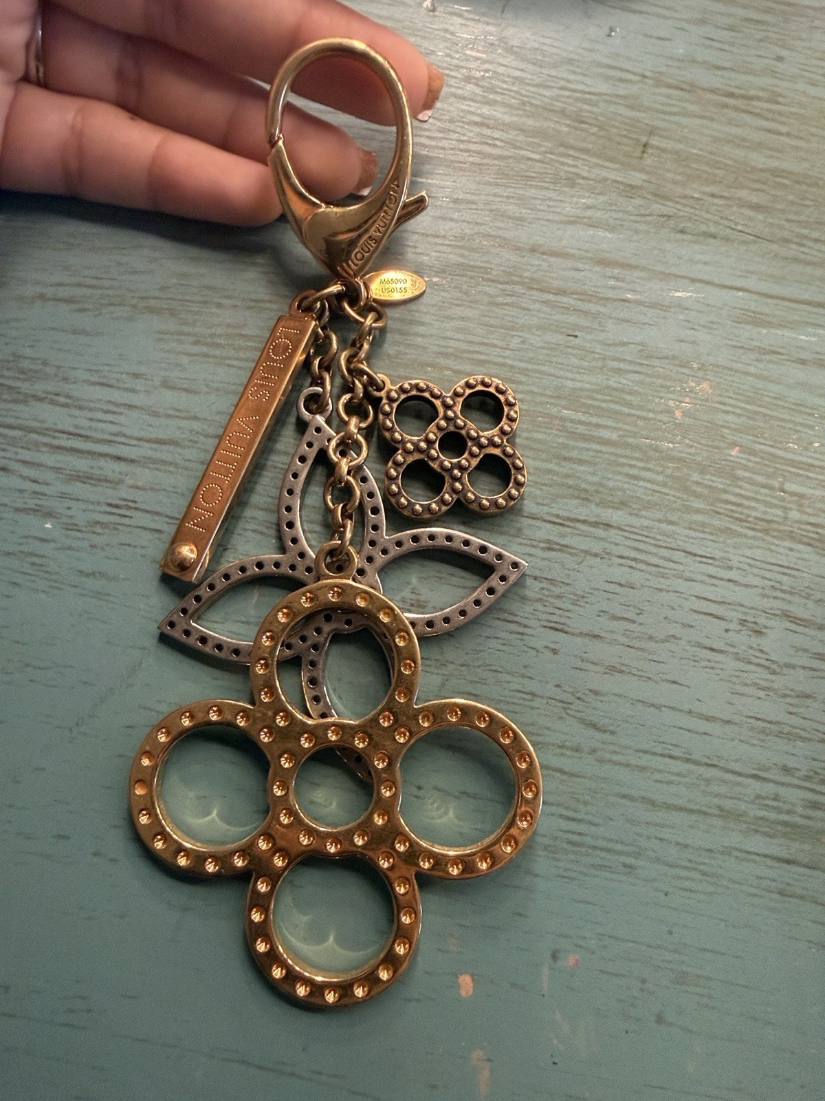 Louis Vuitton Women’s Metal Key Chain Gold/Silver Logo Chain Charm