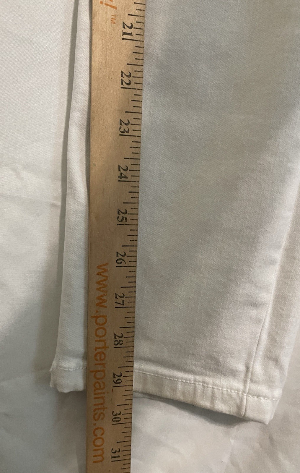 Liz Claiborne Women’s Slim Jeans White Light Wash Mid Rise Cotton Denim 4
