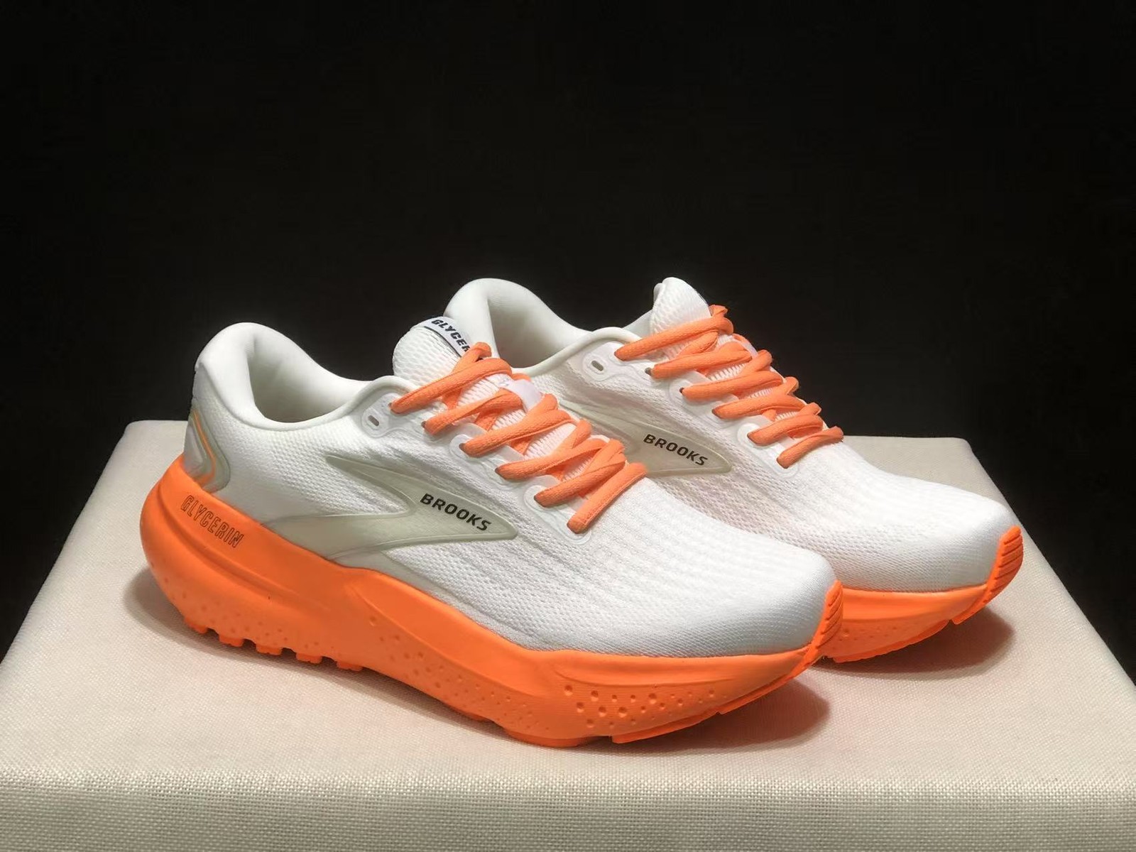 Brooks Men’s Glycerin GTS 21 Shoe Lightweight Comfort Trainer Sneaker