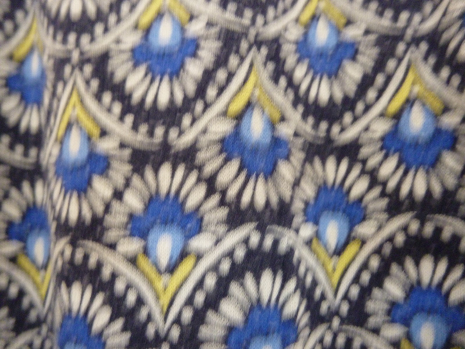 Fully lined midi skirt iwith elasticated waist n blue ethnic print – size 18