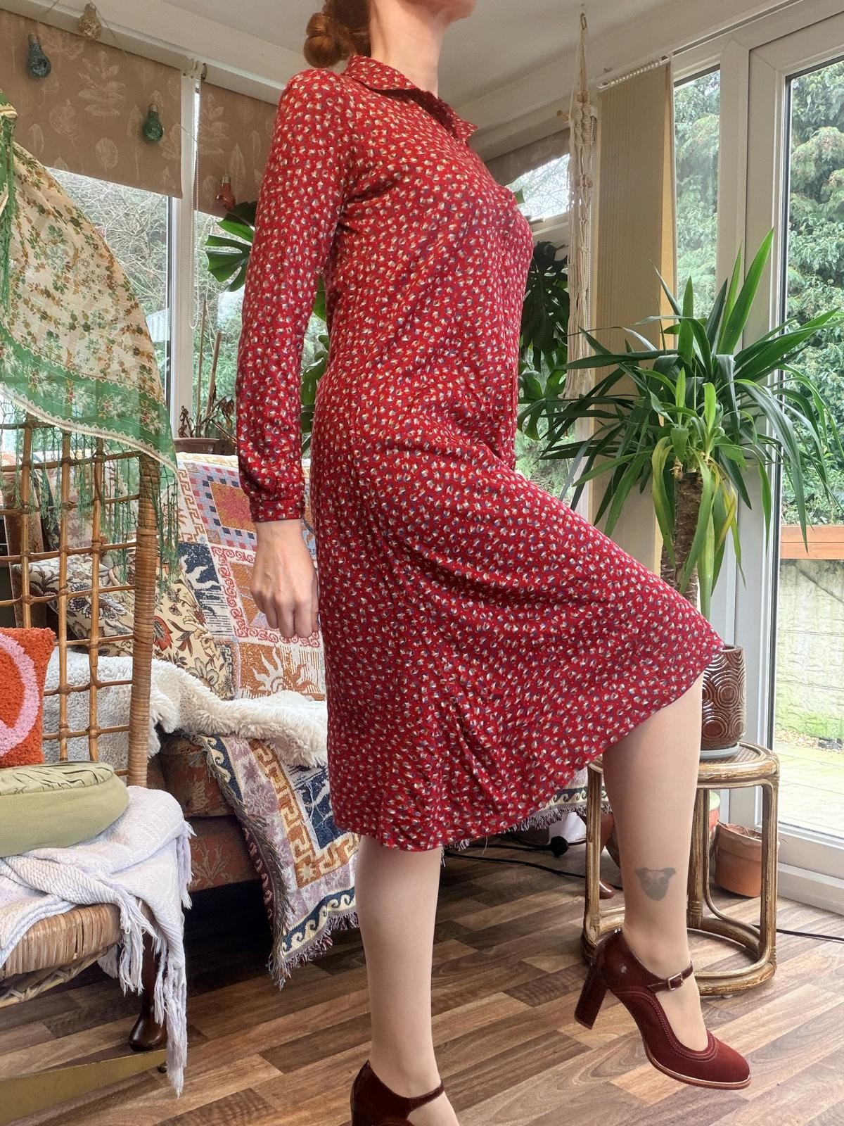 Vintage 1960s day dress Red size 14 Long Sleeve Floral retro shirt Dress