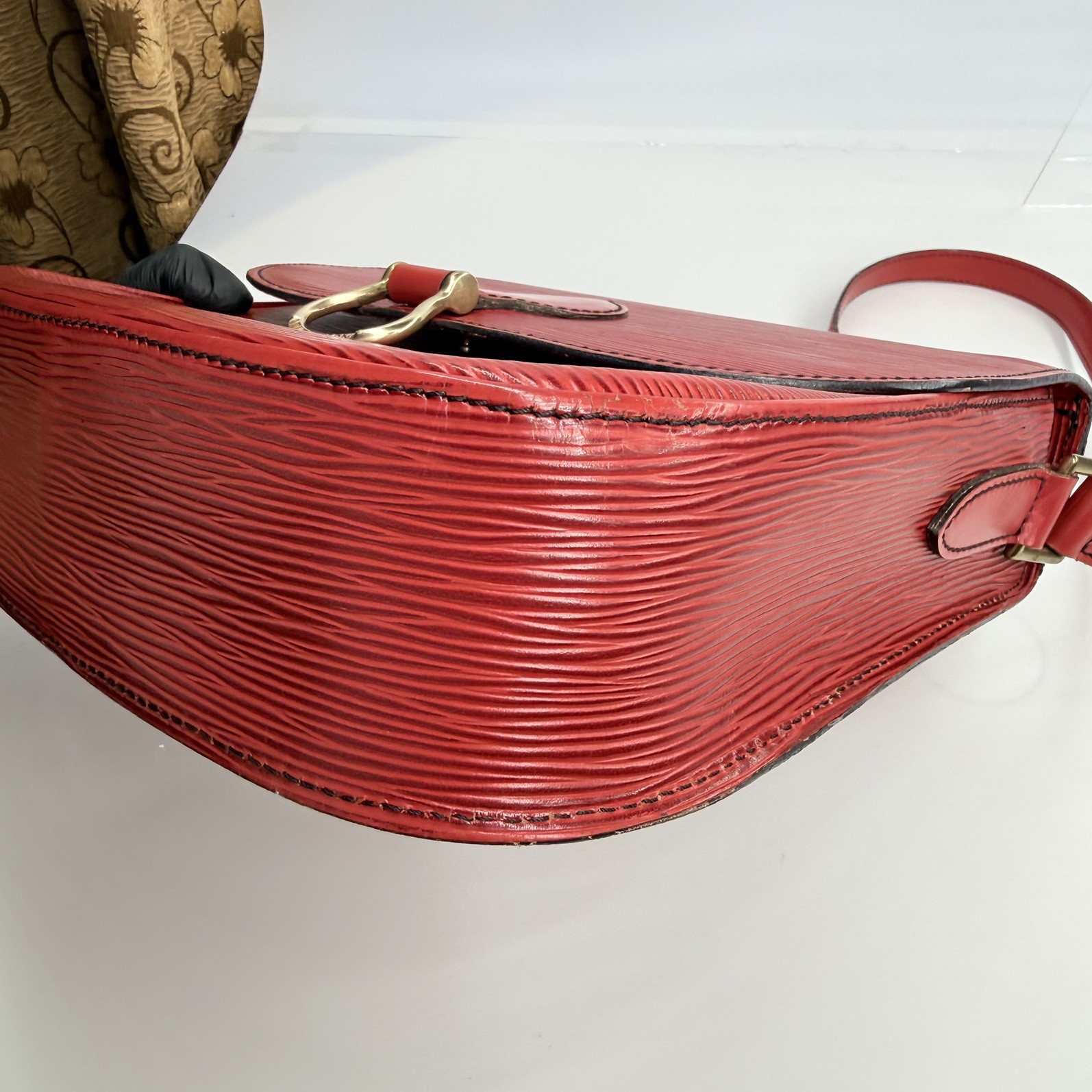 Authentic Louis Vuitton Saint Cloud GM Epi Shoulder Bag