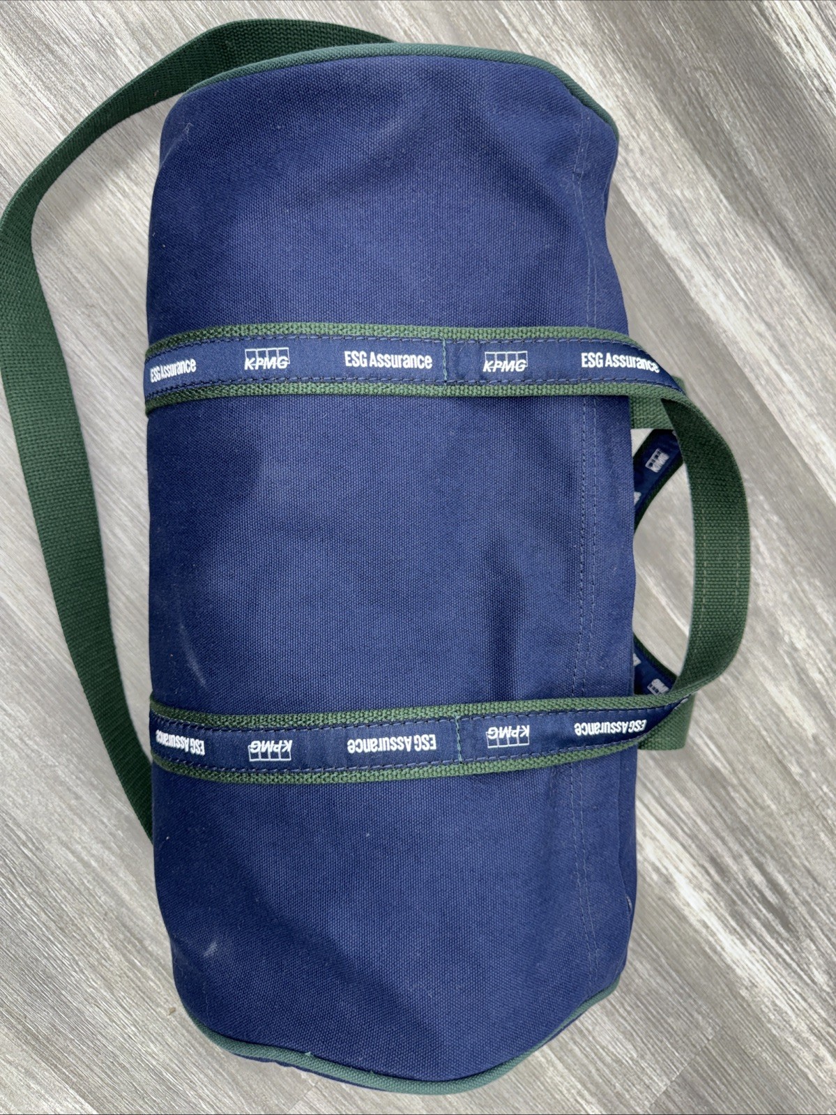 Used Authentic 17″ Goldman Sachs Duffle Banker Bag – Navy/Hunter Green