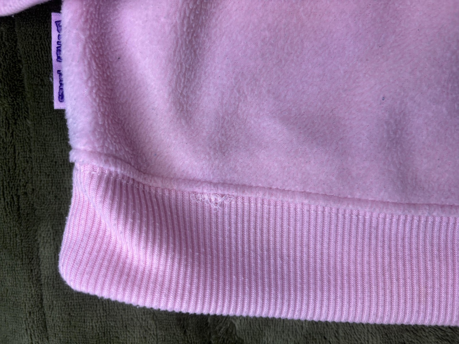 Looney Tunes Sweatshirt Large Pink Enchanting Skunk Graphic Crewneck Fleece