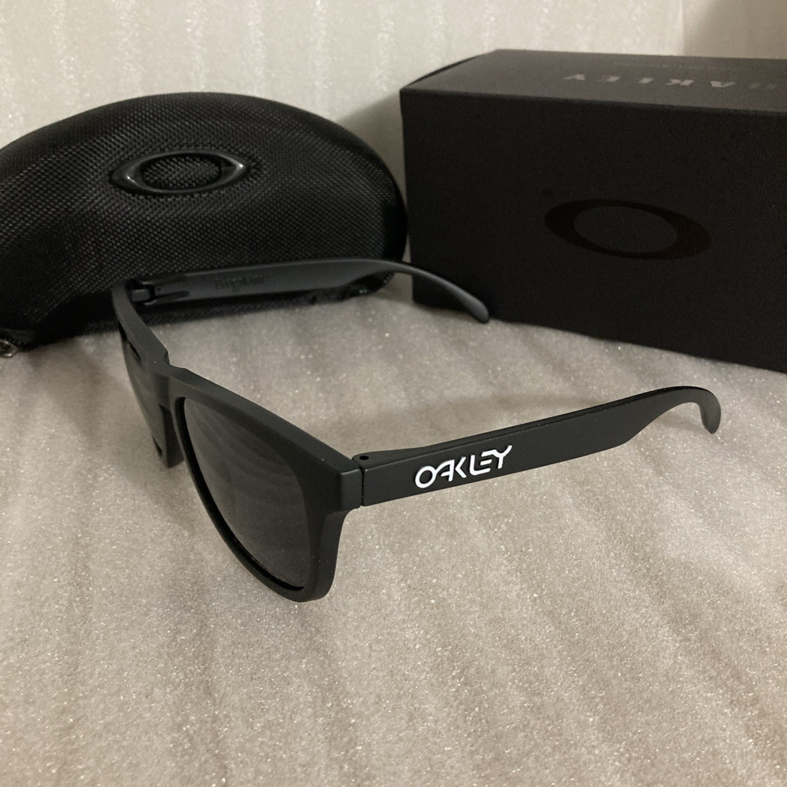 Oakley Frogskins Polarized Lens Square Sunglasses Black Lens New With Case