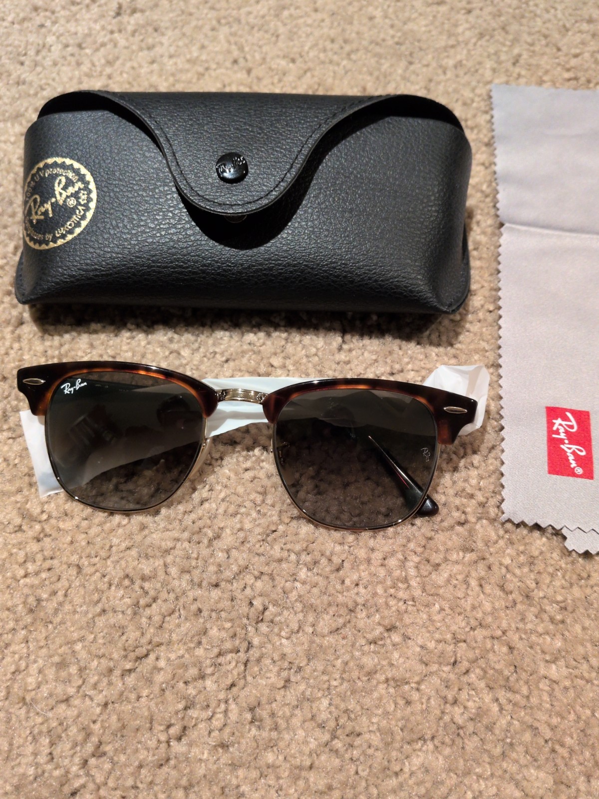 Ray-Ban RB3016 990/58 Clubmaster Sunglasses Red Havana/Green Polarized, 49mm