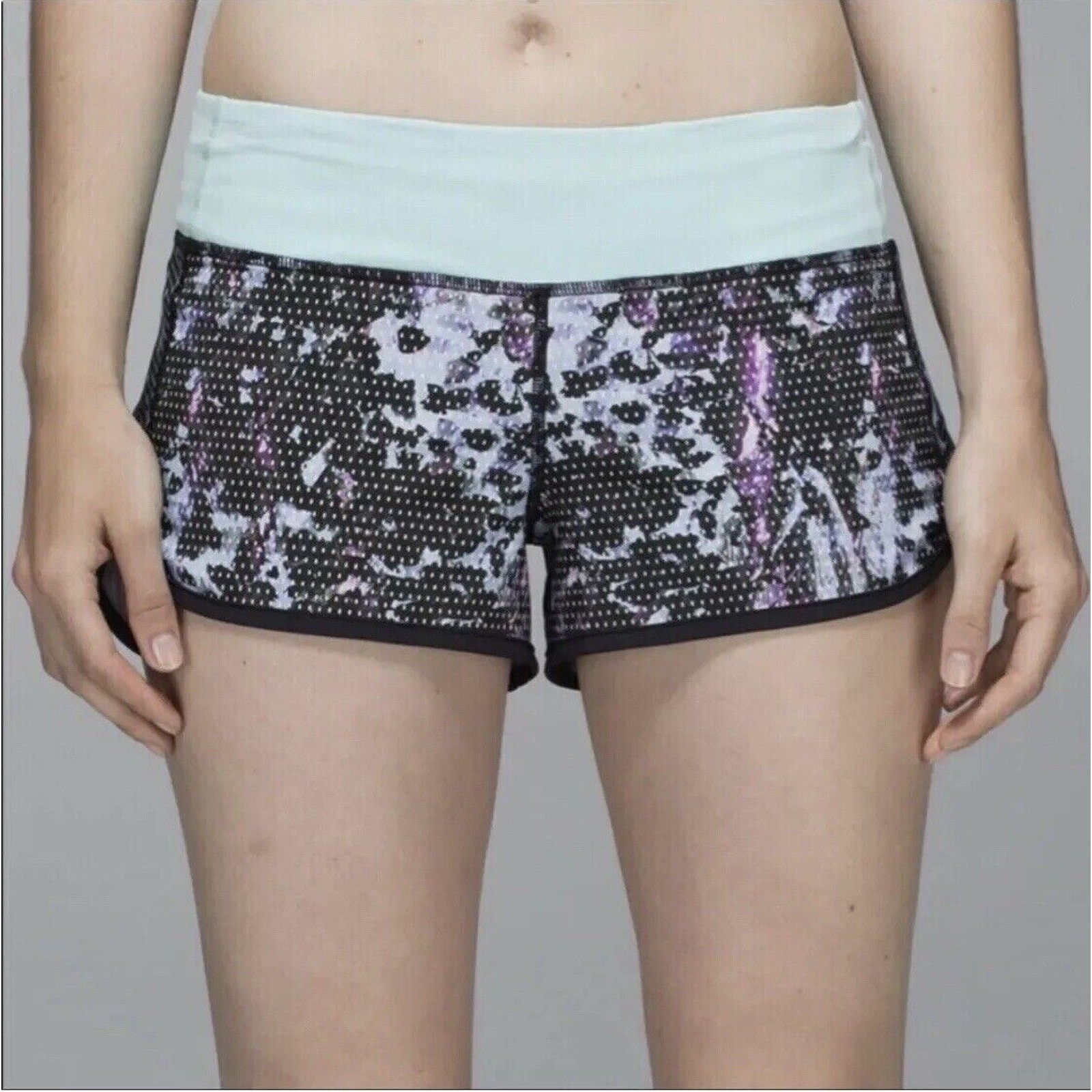 Lululemon Women Floral Sport Tranquil Blue Multi 2.5” 4-way Run Speed Shorts 6