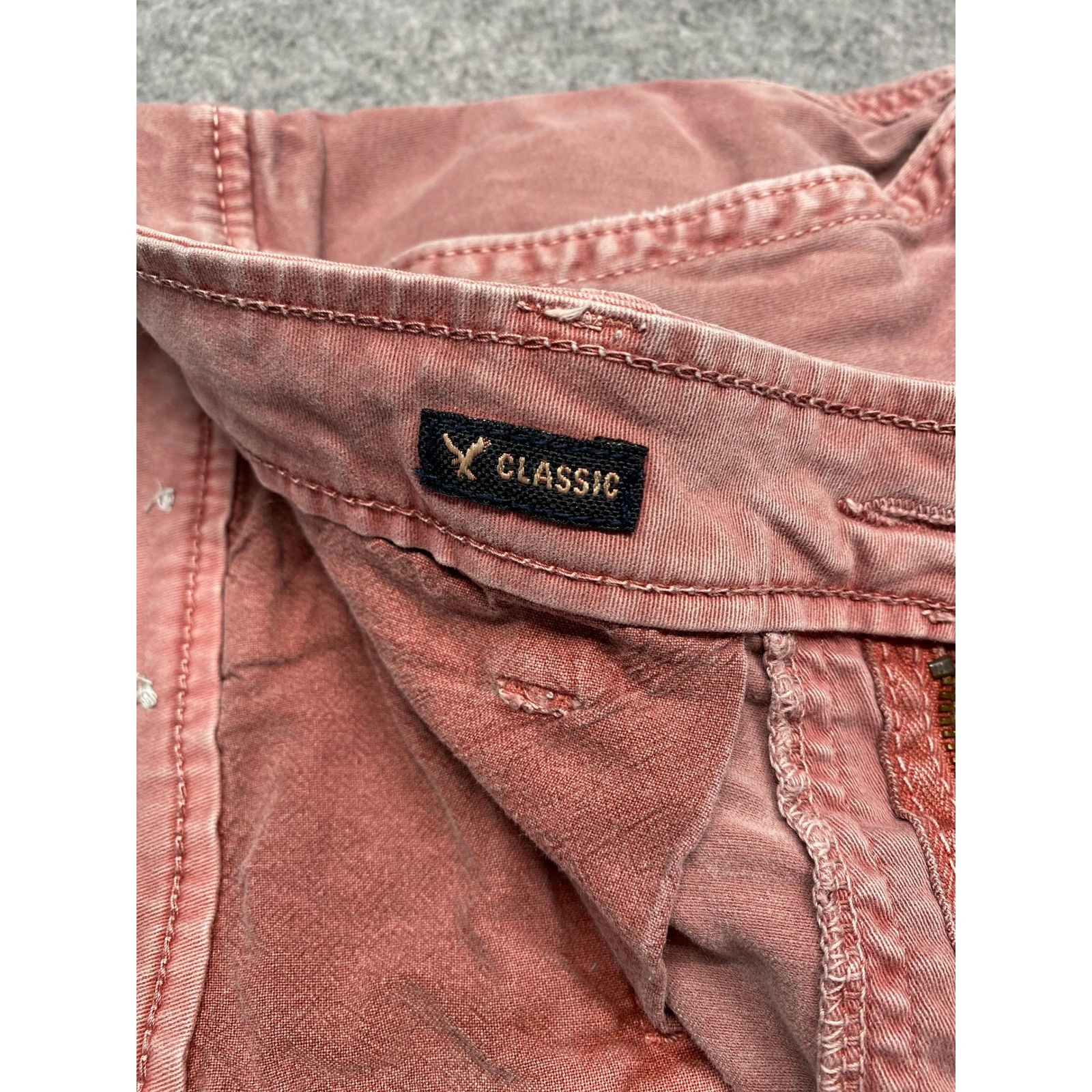 American Eagle Extreme Flex Classic Shorts Mens 34 Red/Pink Faded Stretch Chino