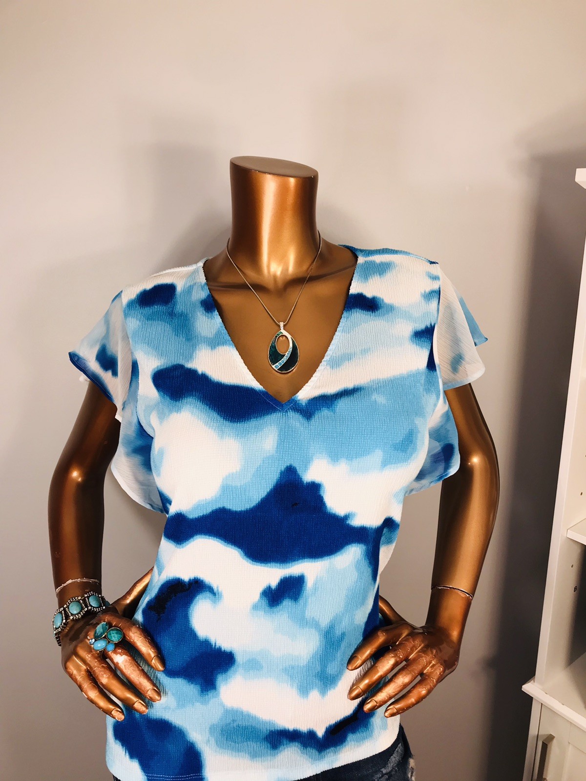 Calvin Klein M Top Stretch NWT Low Cut CK Hem Logo Blouse Blue White Short Slv