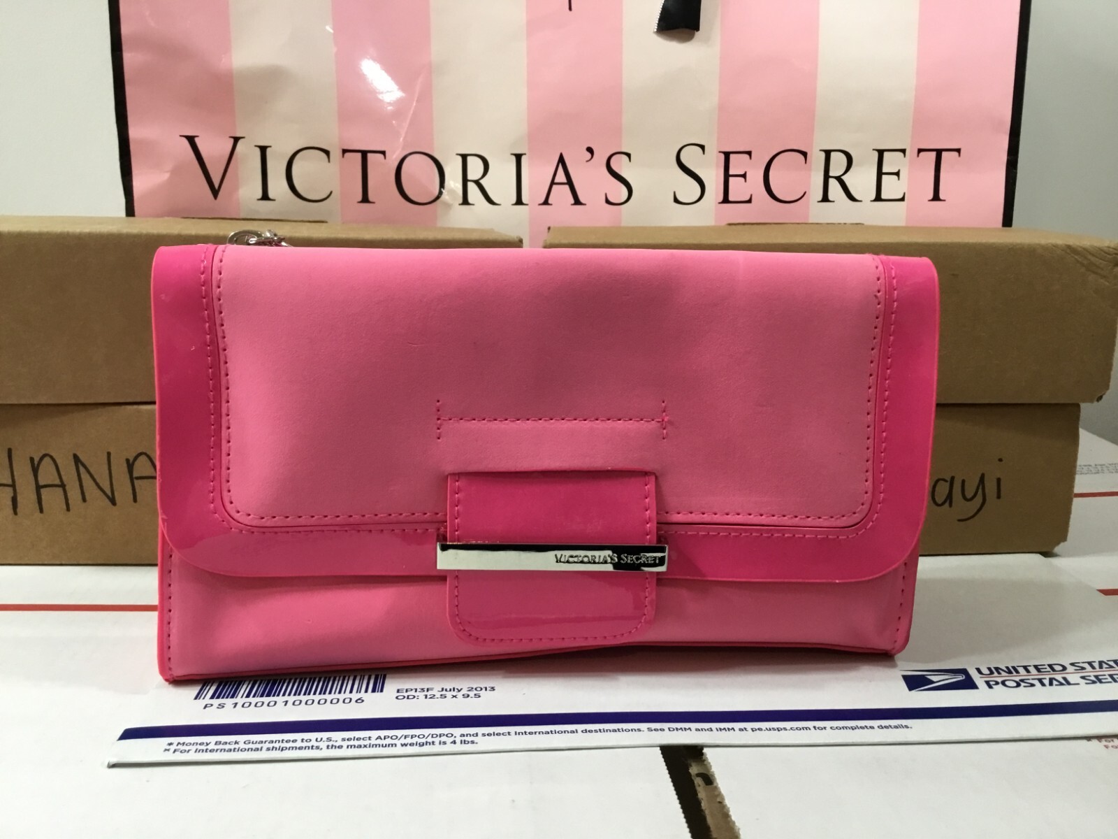 VICTORIA’S SECRET BEAUTY BOMBSHELL PINK COSMETIC CLUTCH/MAKEUP TRAVEL POUCH BAG