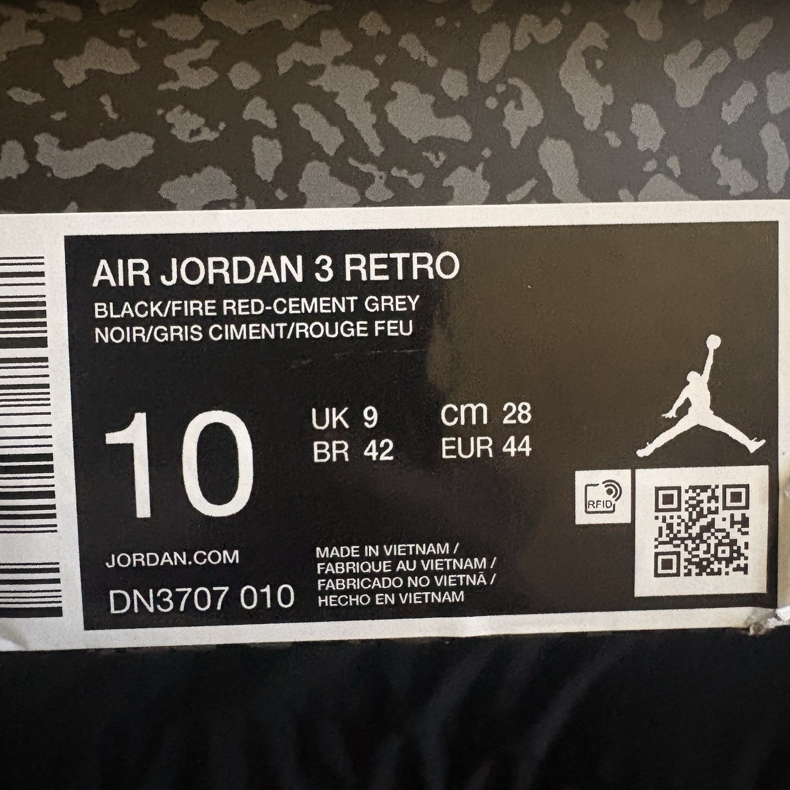 Jordan Air Jordan 3 Retro OG 2024 Black Cement Mid Top Sneakers DN3707-010