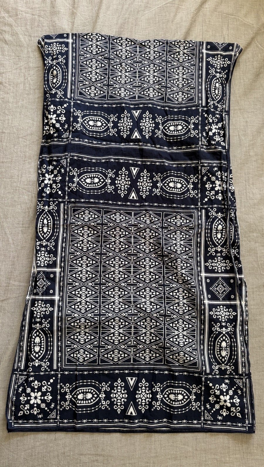 WHITE MOUNTAINEERING Geometric Pattern Rectangle Scarf, Navy White Color