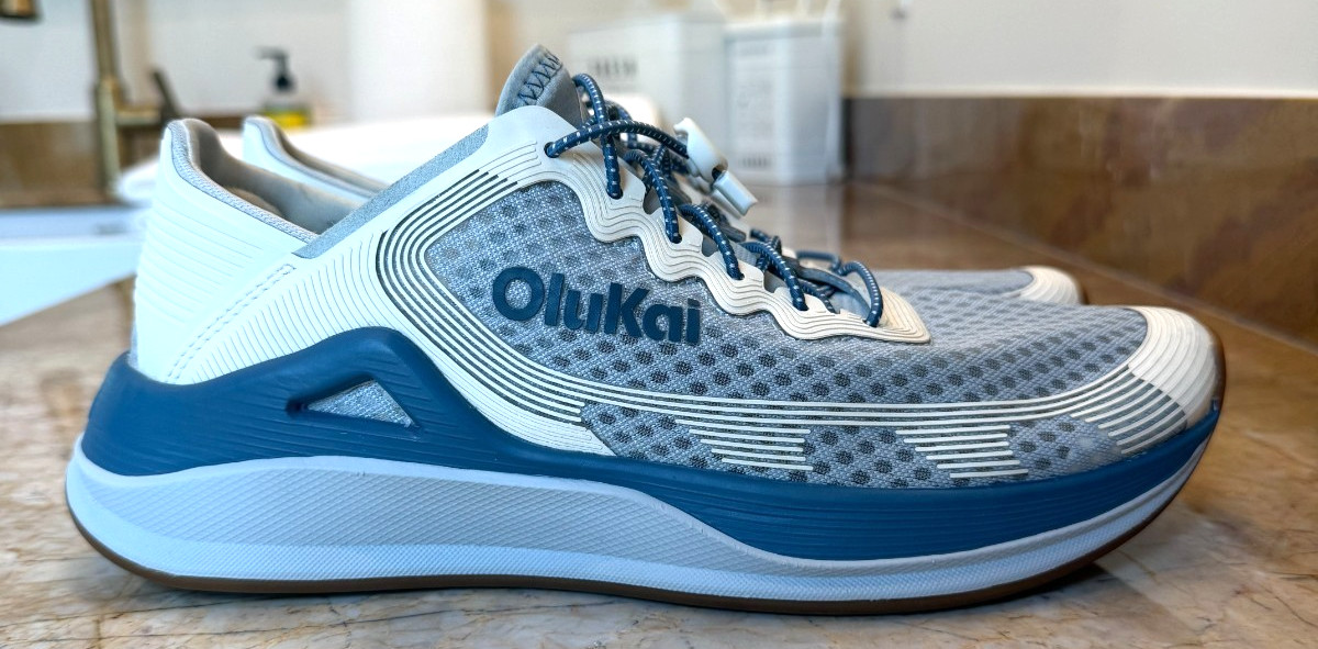 OluKai Ahi Men’s Sneaker Size 8 Storm Grey Trench Blue Gum NWOT Worn 3x