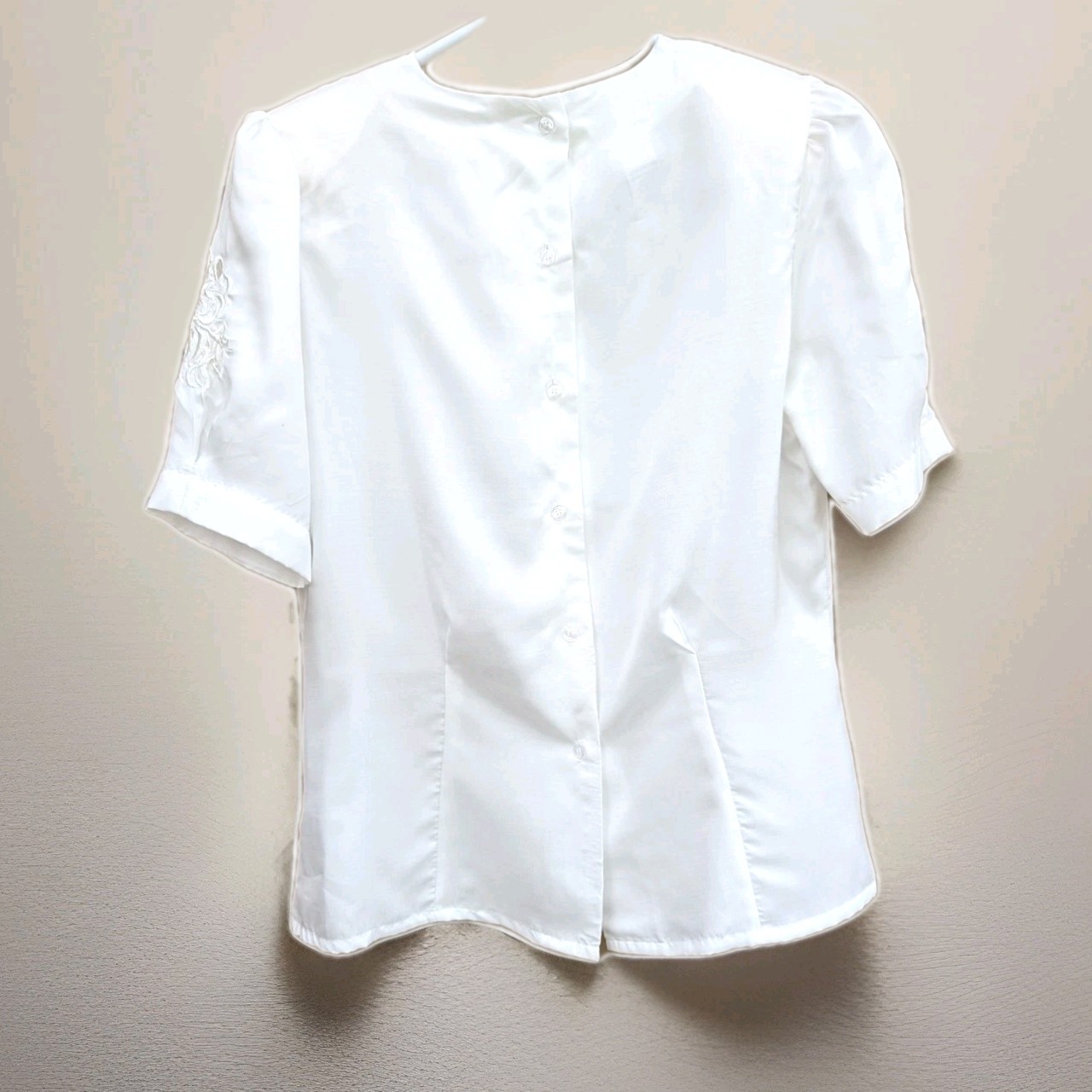 Vntg NICOLA White Embroidered Blouse 8 Satiny Elegant Old Money Back Button 80s