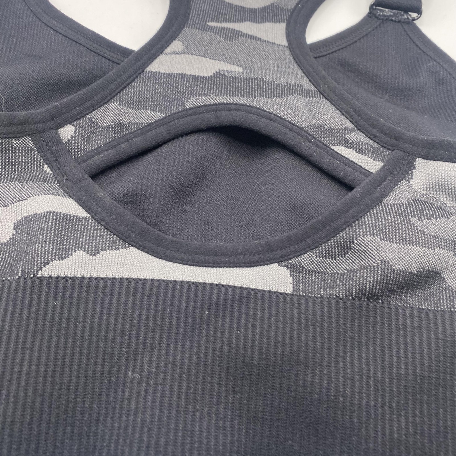 Avia Sports Bra Womens Small Gray Camo Seamless Racerback Adjustable Athletic