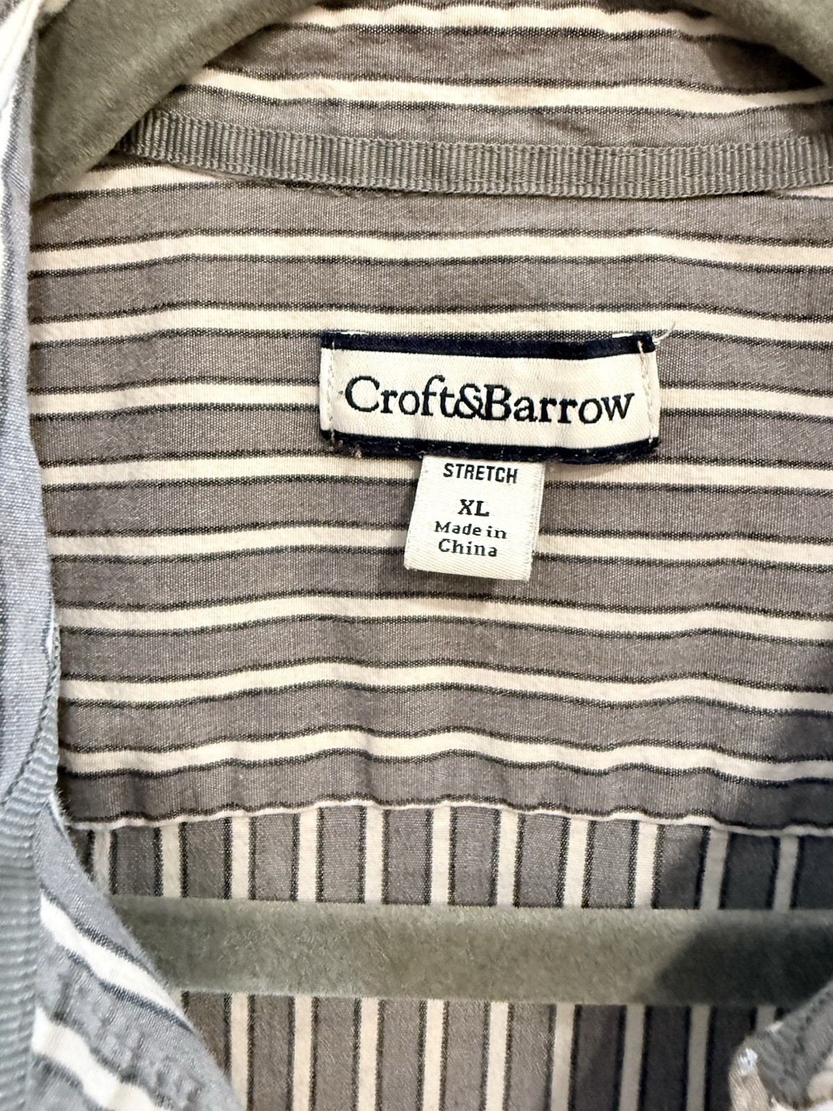 Classic Croft & Barrow Women XL Gray/White Striped Stretch 3/4 Sleeve Button-Up