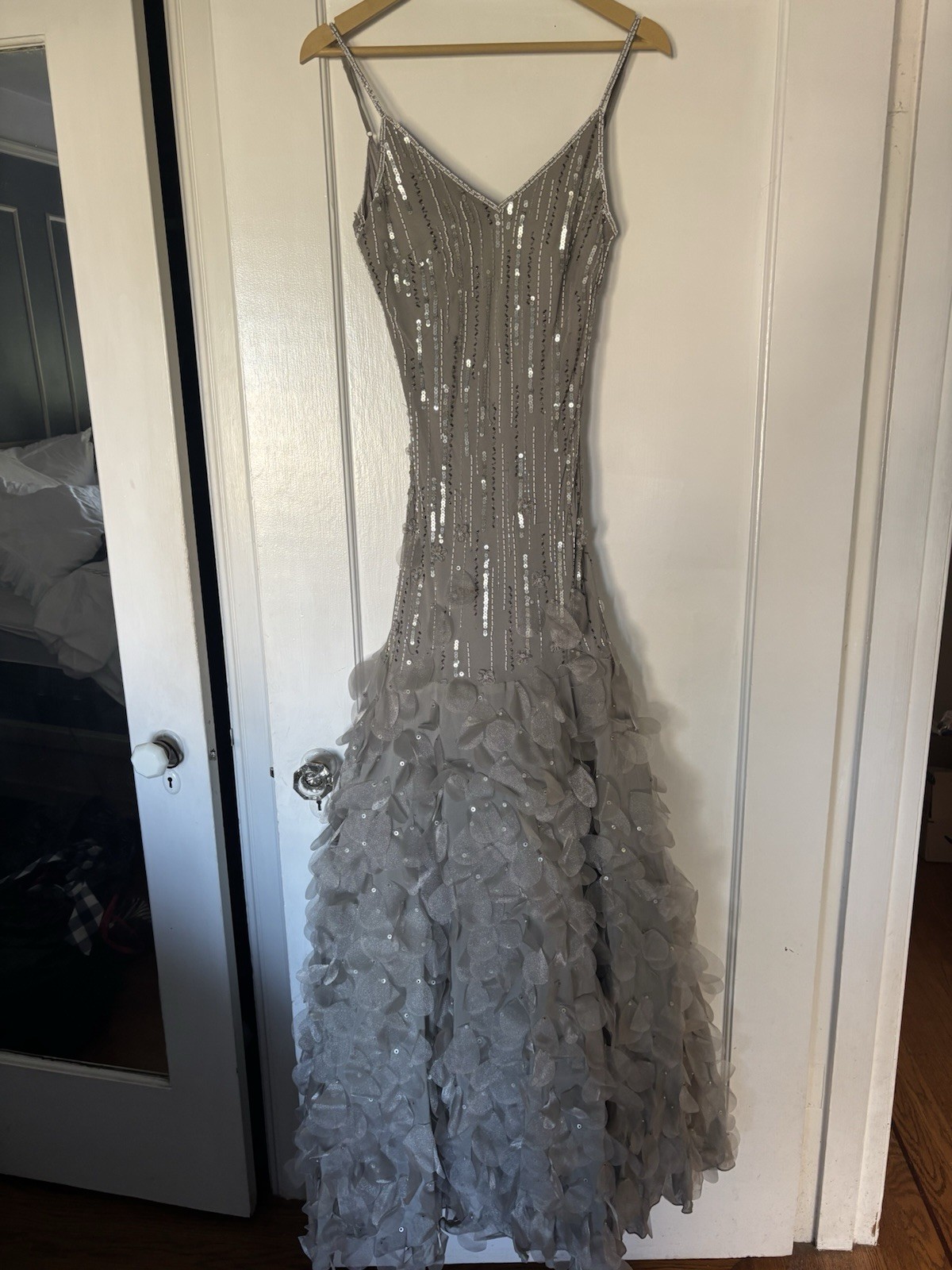 Gossamer Silver Gray Chiffon Sequin Beaded V-Neck Open Back Long Gown S