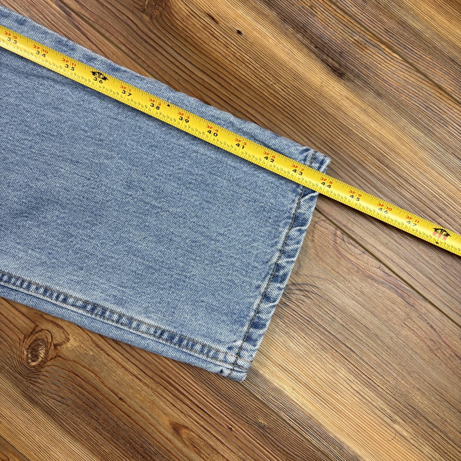 Levis 550 Jeans Mens 34×34 Light Wash Blue Denim Relaxed Fit Tapered Leg Zip Fly