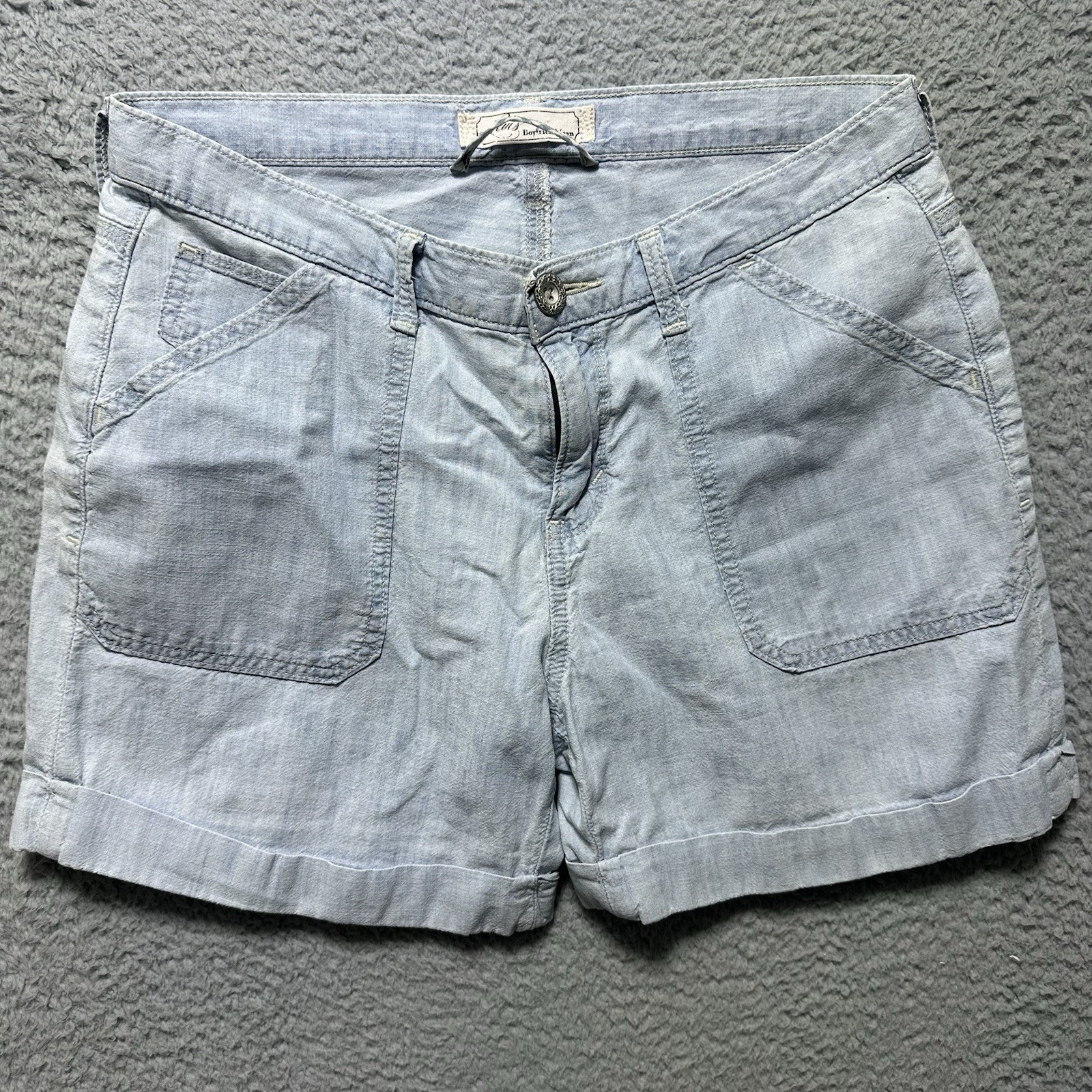 Women’s Levi’s Light Wash Cuffed Denim Boyfriend Jean Hot Mini Shorts Size 4 x 4