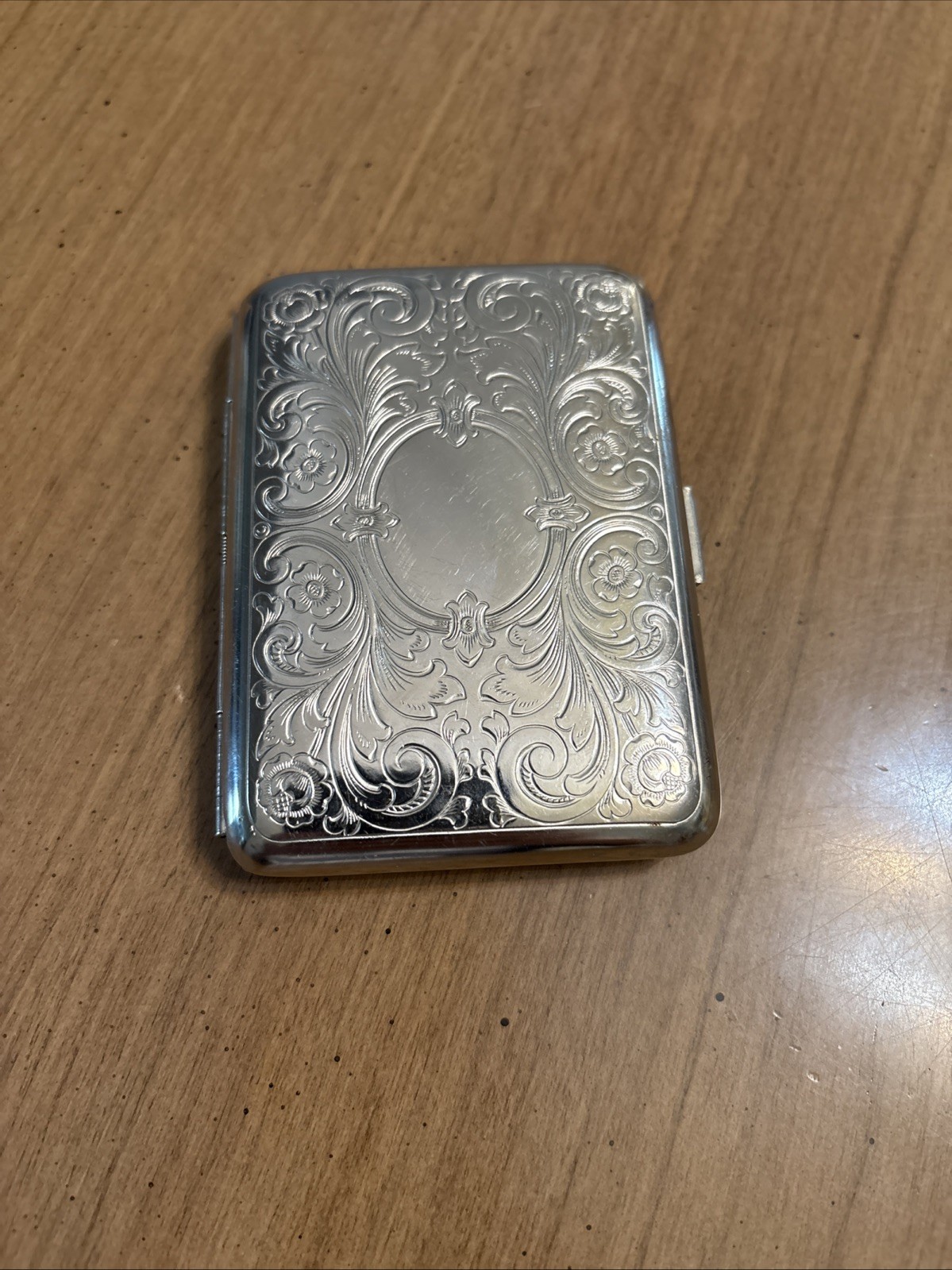 Silver Victorian Scroll 2-Band I.D. Case Business Credit Card Holder, Cigarettes
