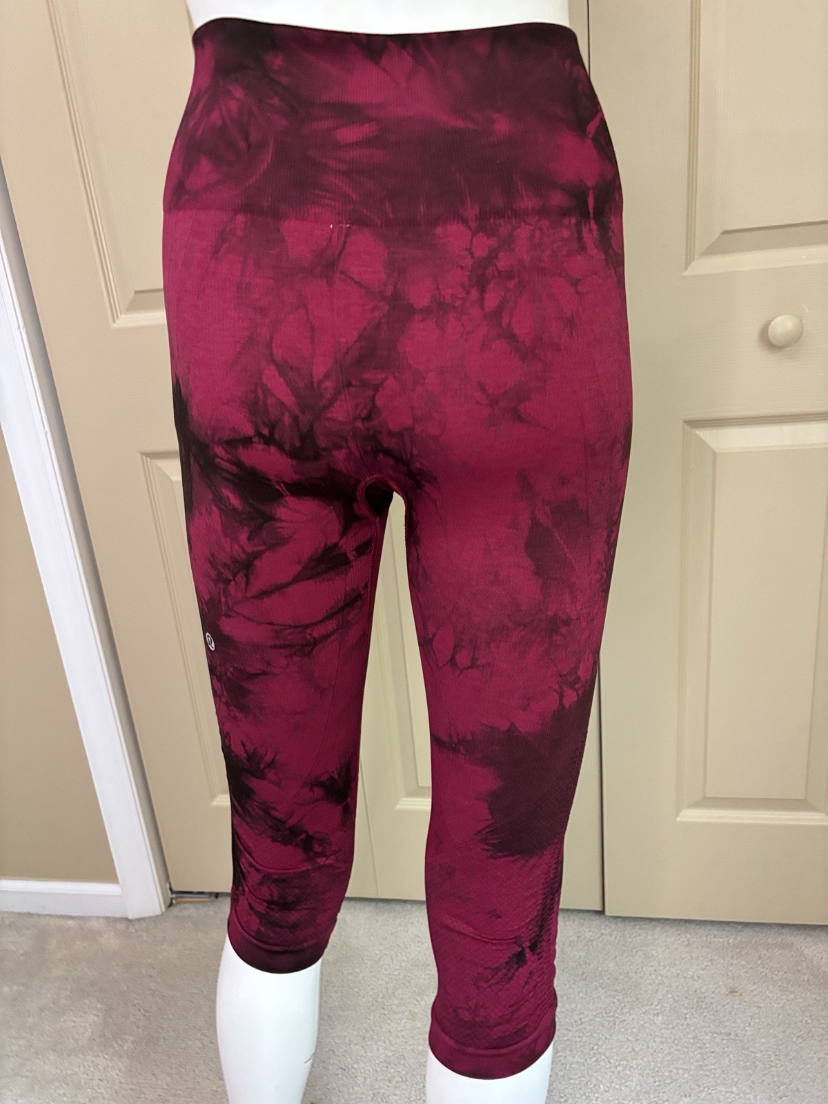 Lululemon Women’s In the Flow II Leggings Size 4 Wineberry Tie Dye Logo Accent