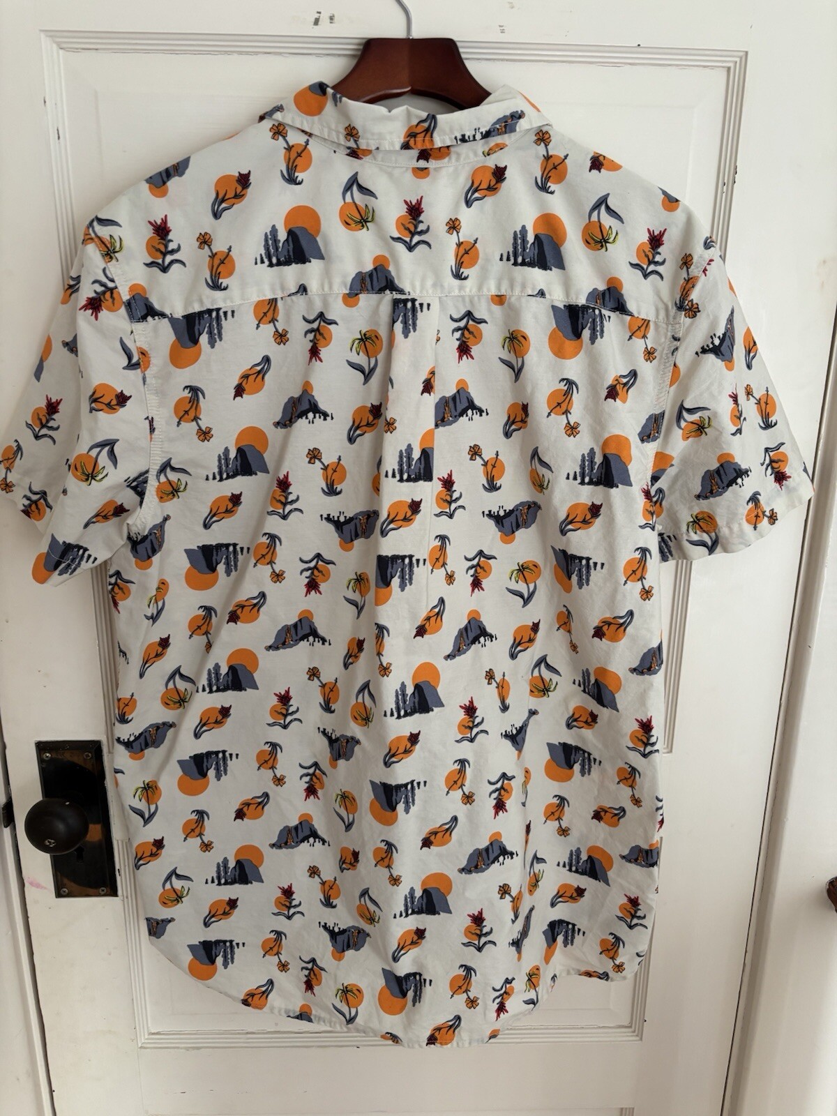 The North Face Desert Sun Flowers Mens Gray SS Shirt Size XL Button Down