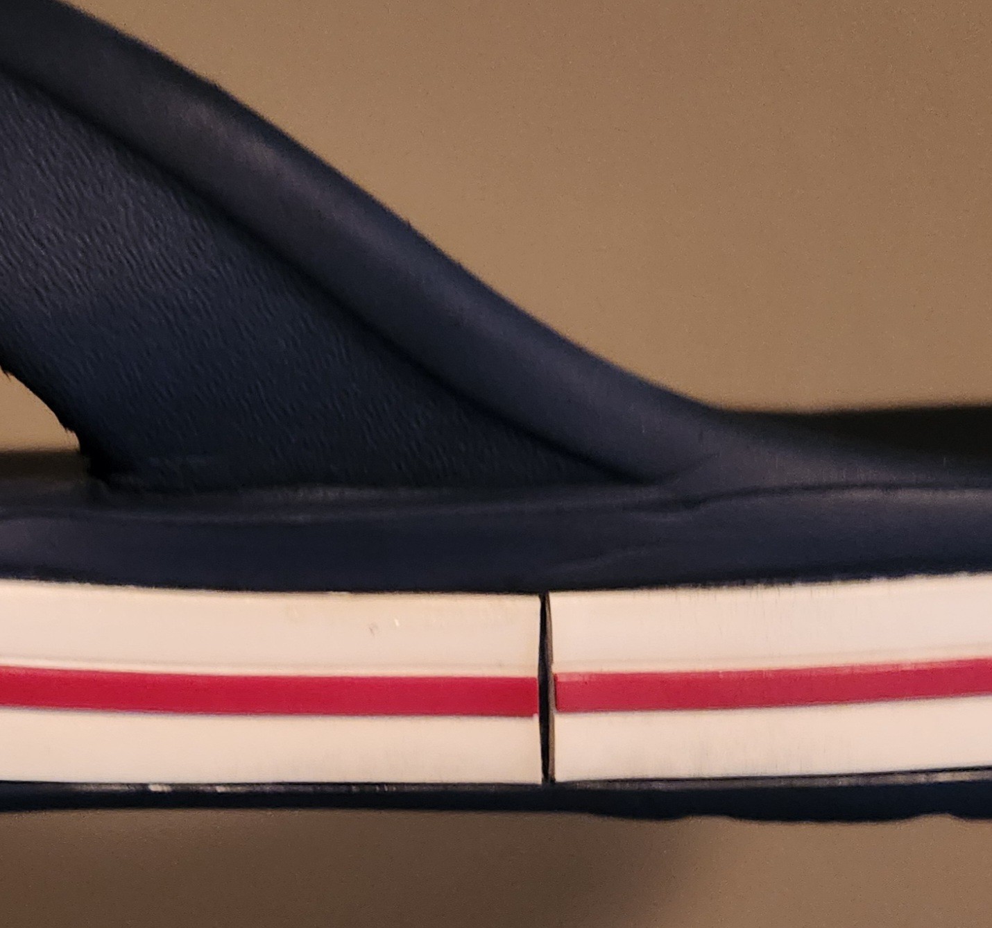 Crocs Bayaband Thong Flip Flops Navy, Pepper & White Men’s 7/Women’s 9 – READ