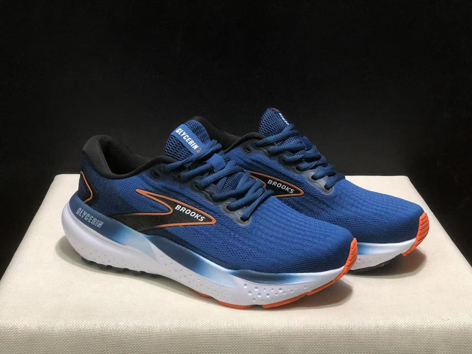 Brooks Men’s Glycerin GTS 21 Shoe Lightweight Comfort Trainer Sneaker