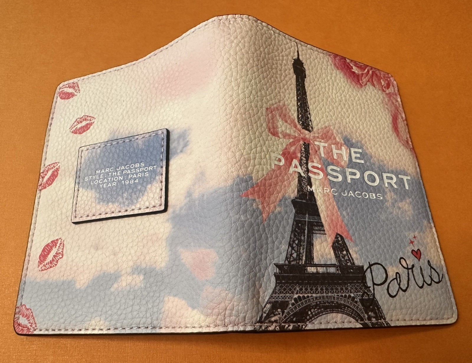 NWOT Marc Jacobs The City Paris Passport Case Leather City Capsule