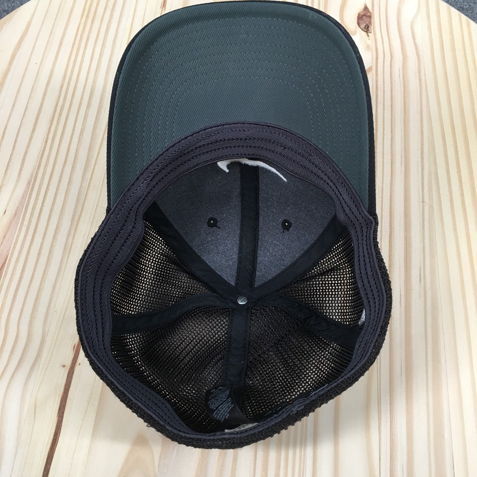 Nike Golf Cap Unisex One Size Adjustable Curved Brim Mesh Back Embroidered Black