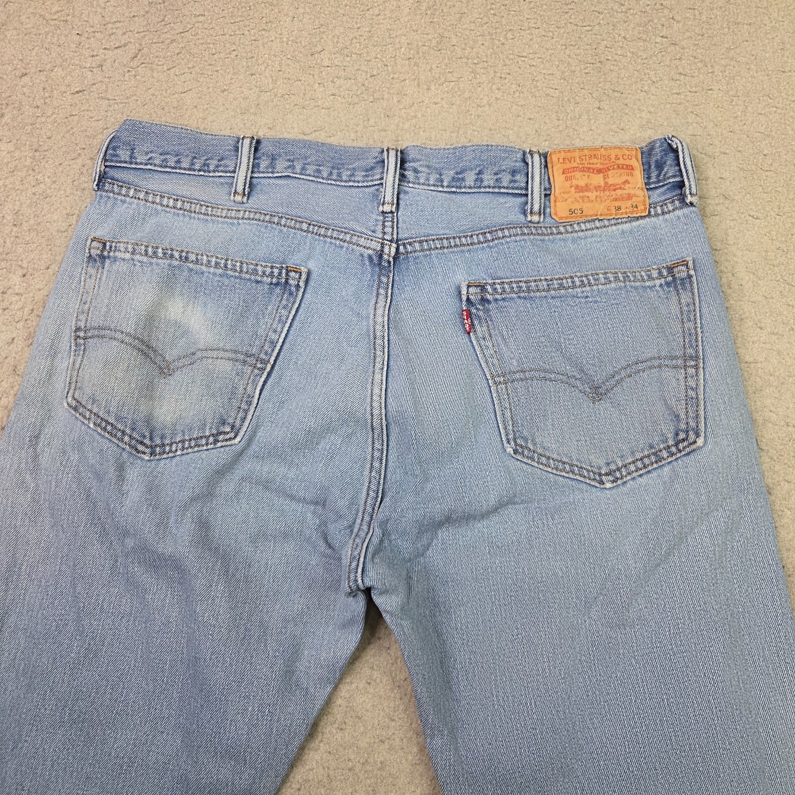 Levis 505 Mens Jeans 38×34 Blue Light Wash Denim Straight Fit Zip Fly 5-Pocket