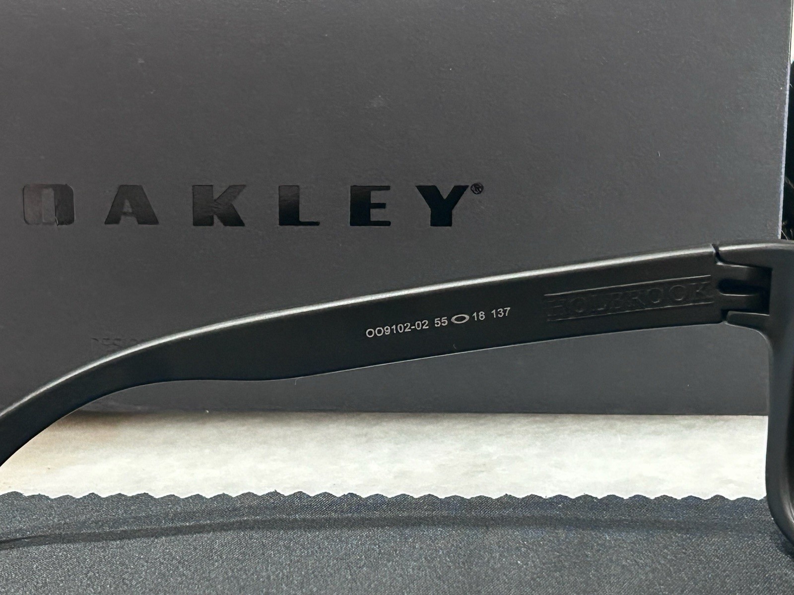 Oakley Holbrook Sunglasses Polarized Silver Lens, Silver Logo, Matte Black Frame