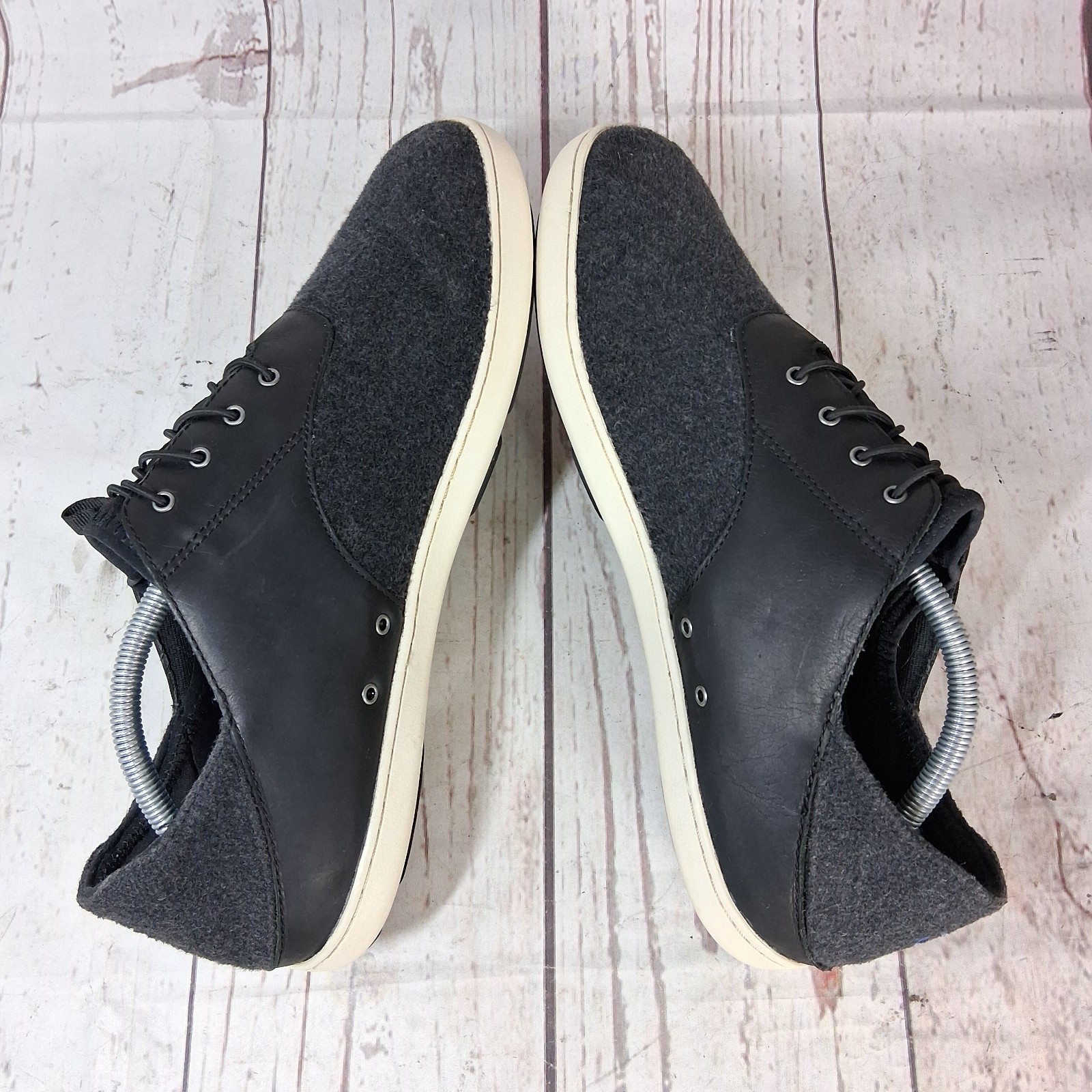 OluKai Nohea Moku Men’s Black and Gray Sneakers Size 11