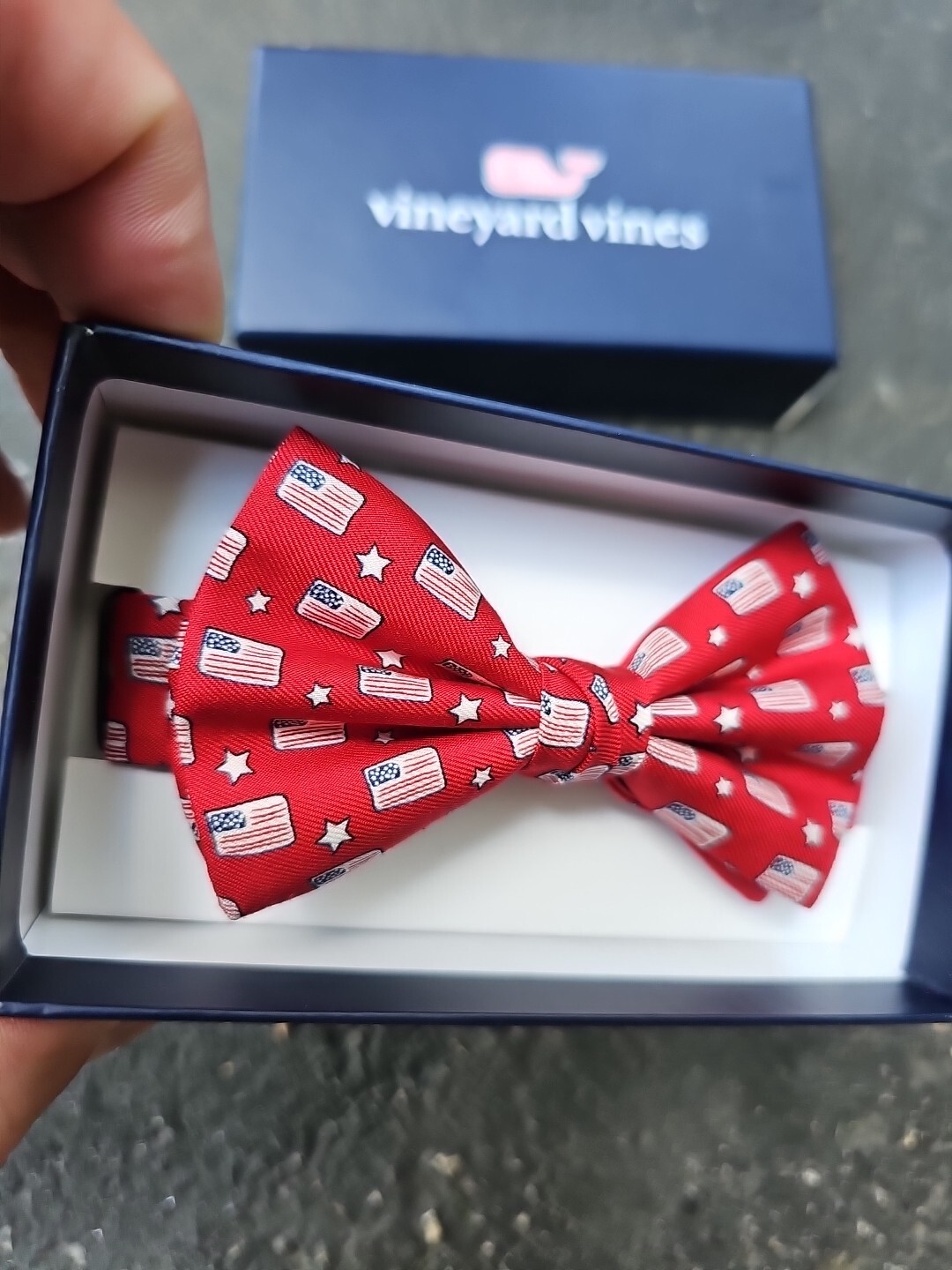 Vineyard Vines Bow Tie Neck USA Flags & Stars Red NEW