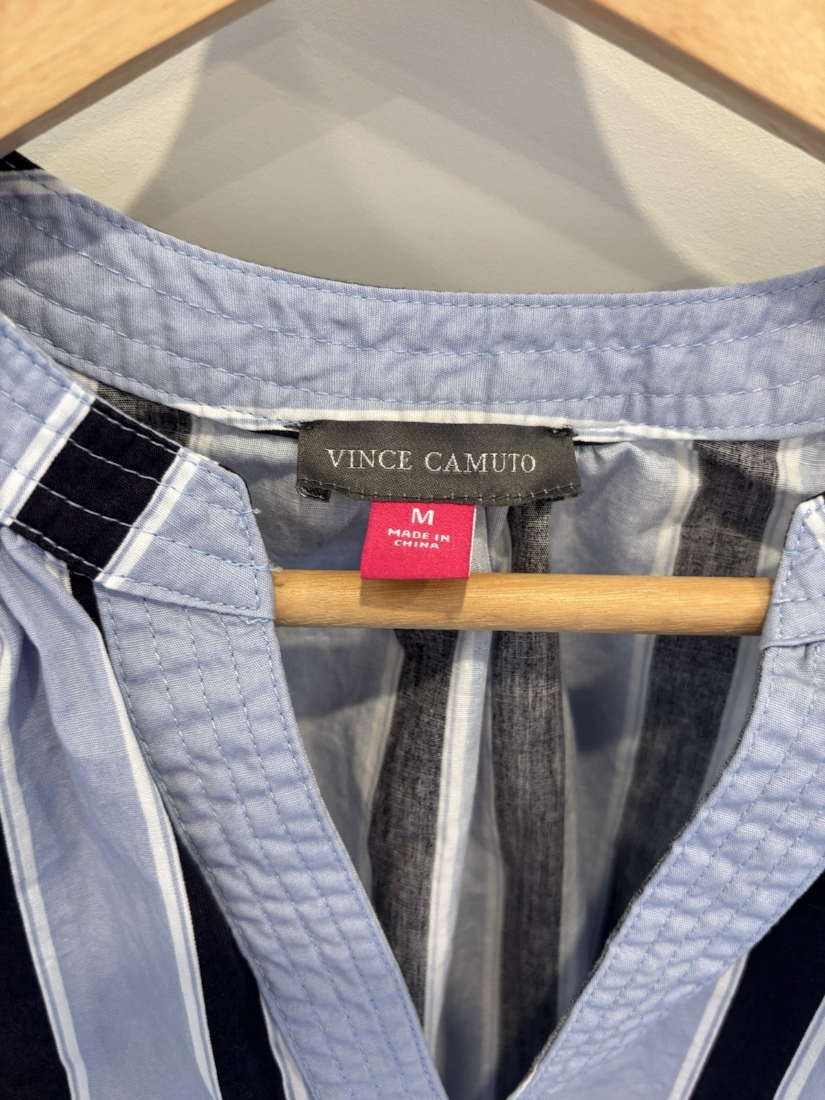 Vince Camuto Women’s M Blue Black White Striped Puff Sleeve V-Neck Blouse
