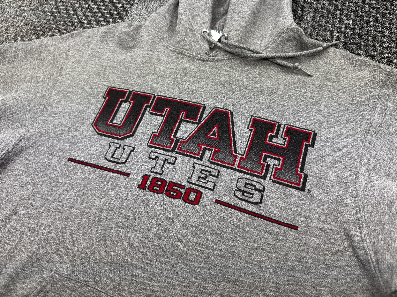 Utah Utes Graphic Grey Unisex- Large Hoodie Cotton Blend Machine Washable