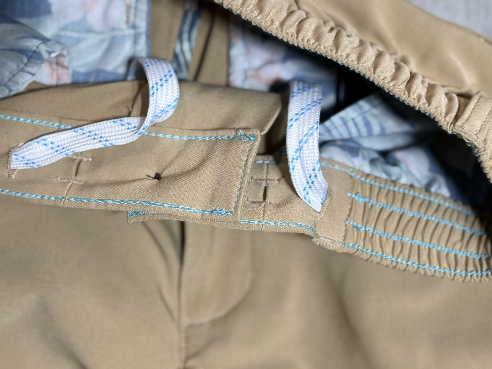 Chubbies Everywhere Performance Pants Men’s S Khaki Drawstrings Stretch Chino
