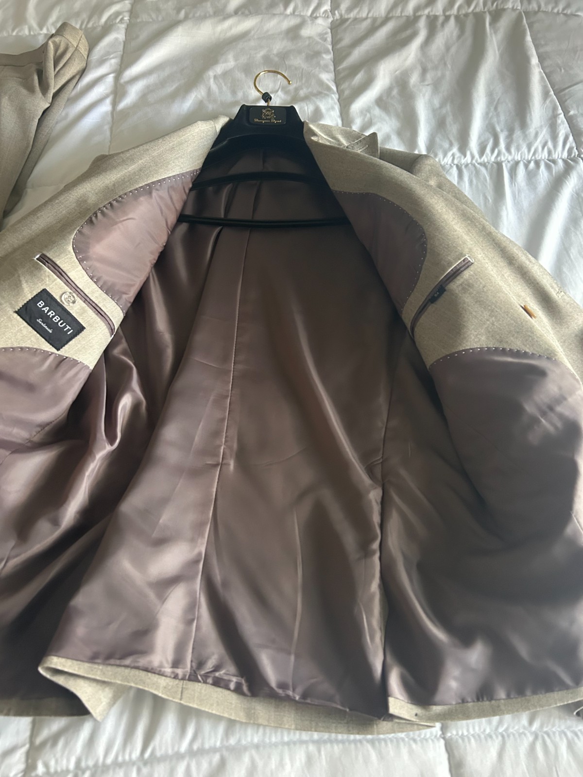 italian suit made in italy. New. Peak Lapel. Vented. Double Breasted. TAN
