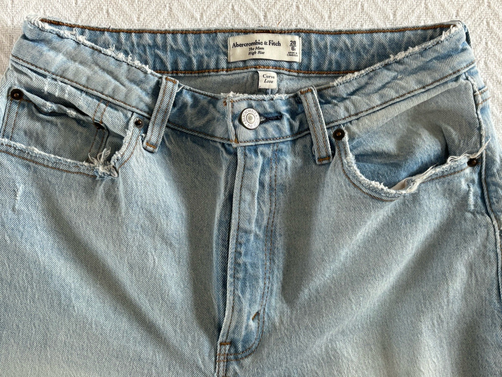 Abercrombie & Fitch Sz 28 6S The Mom High Rise Curve Love Distressed Jeans