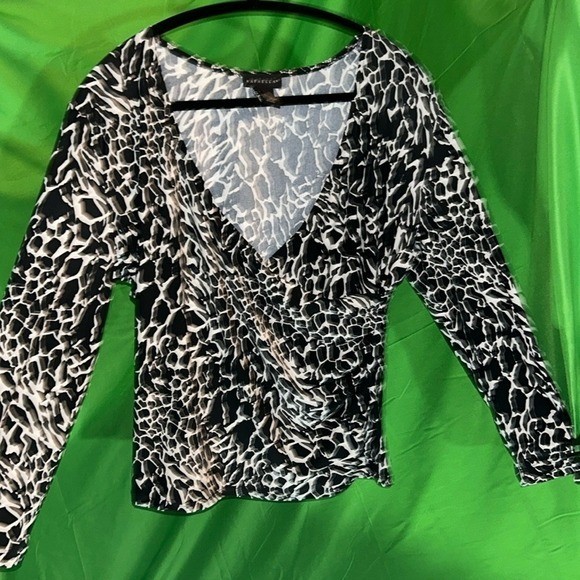 Rafaella Blk & Wht Animal Print, 3/4 Slv, LowCut Wrap, Stretch, Blouse P2P 19″