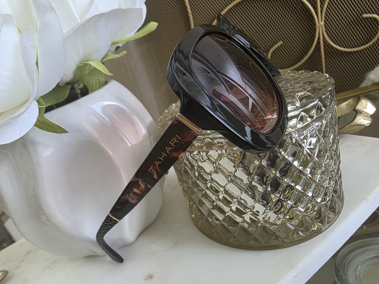 Tahari Oversized Sunglasses Black Plastic Frame Brown Tinted Lens 100% UV