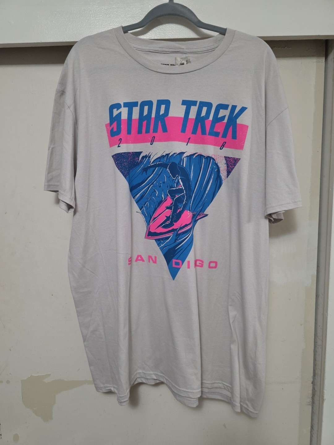 Star Trek 2018 San Diego Retro Surfer Gray Short Sleeve Tshirt SZ 2XL NEW