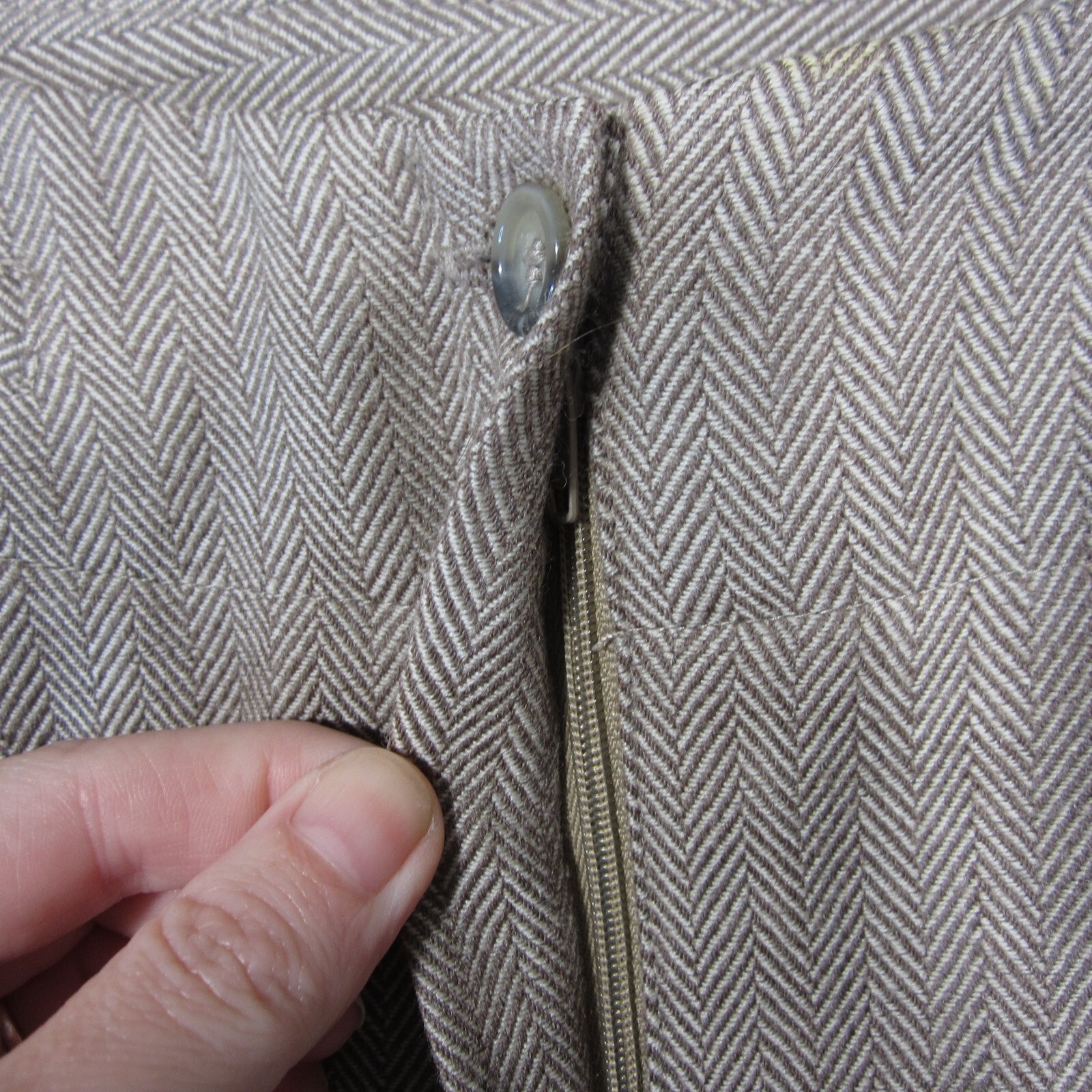 Harve Benard Wool Herringbone Skirt 10P Tan Back Vent Lined Old Money Academia