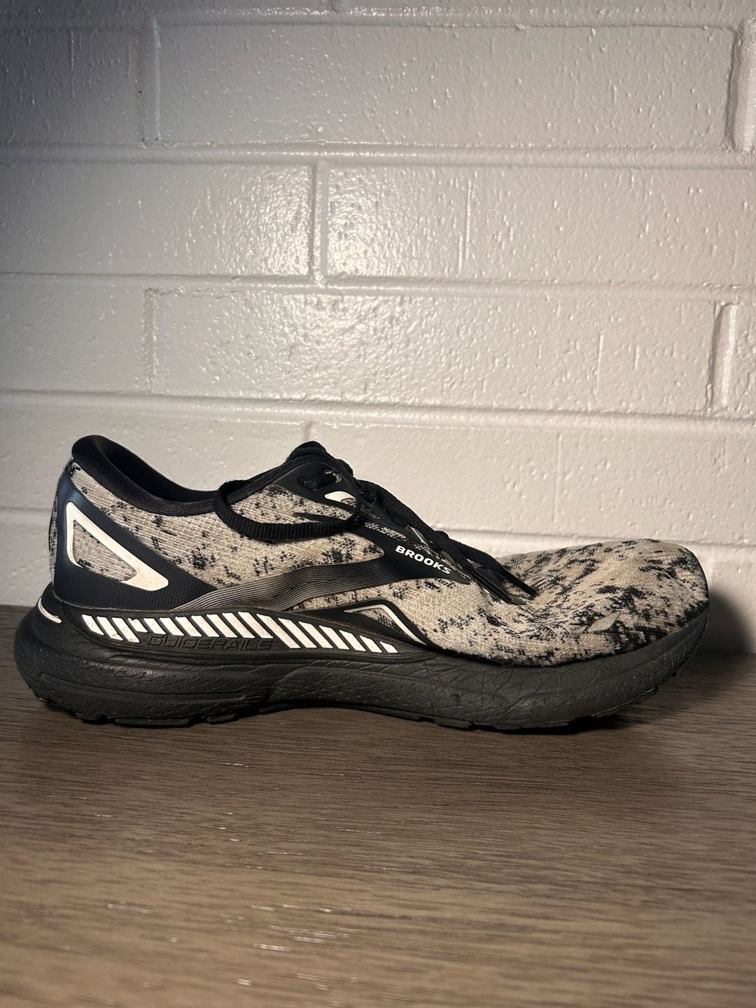 Brooks Adrenaline GTS 23 Men’s Running Shoes Size 10