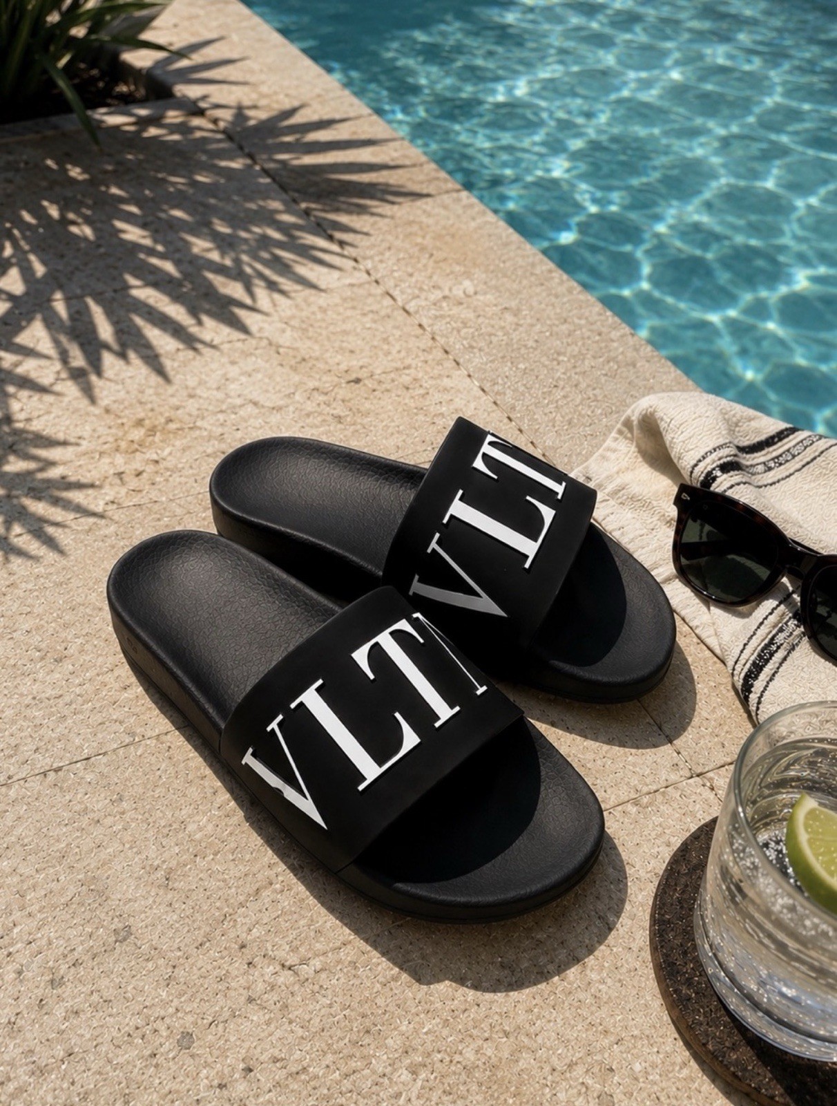 Valentino Garavani Men’s VLTN Logo Rubber Slide Sandals Black/White Size 11