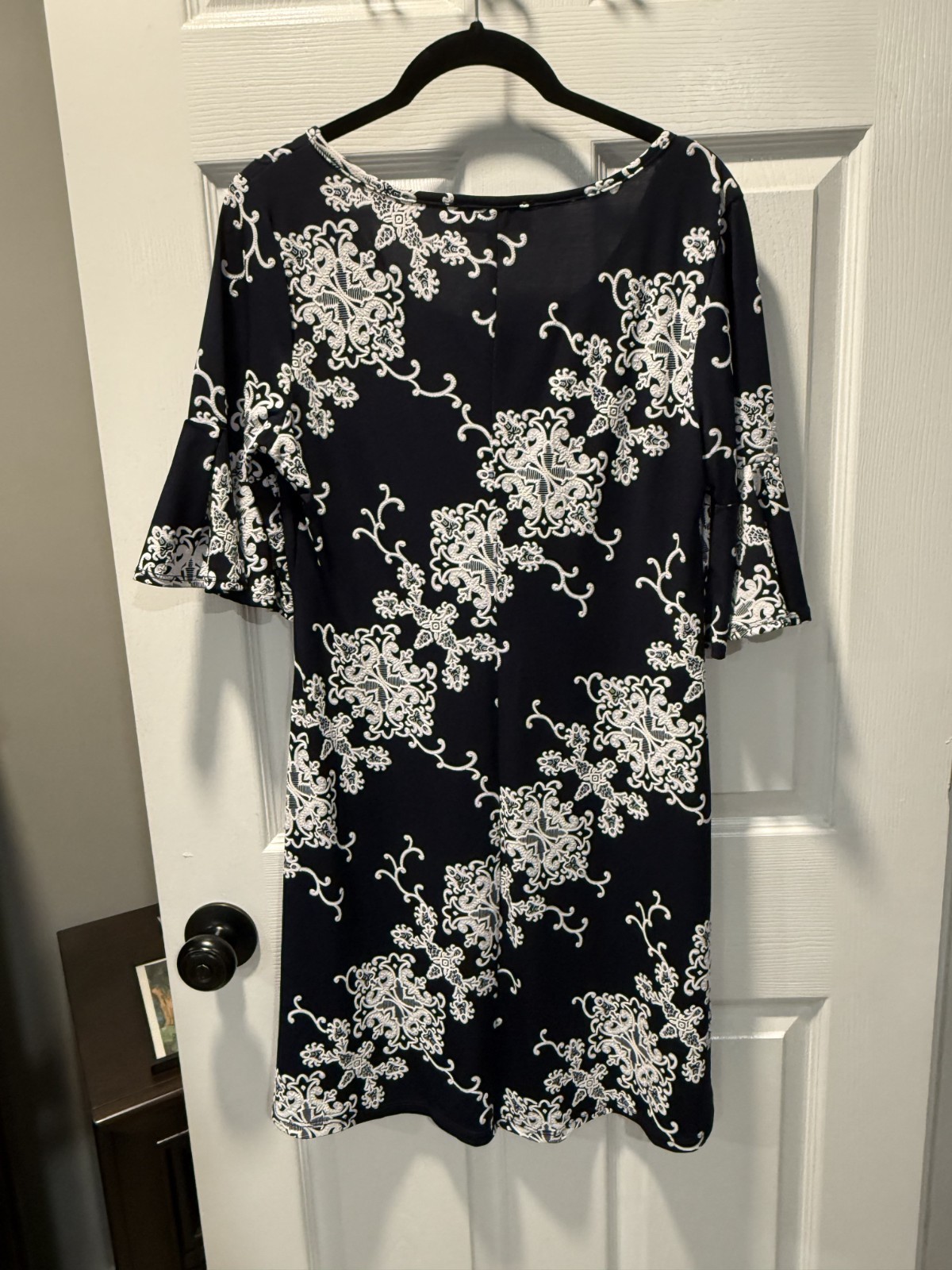 Ronnie Nicole Dress, Size Small, Embossed texture, 3/4 sleeves, knee length